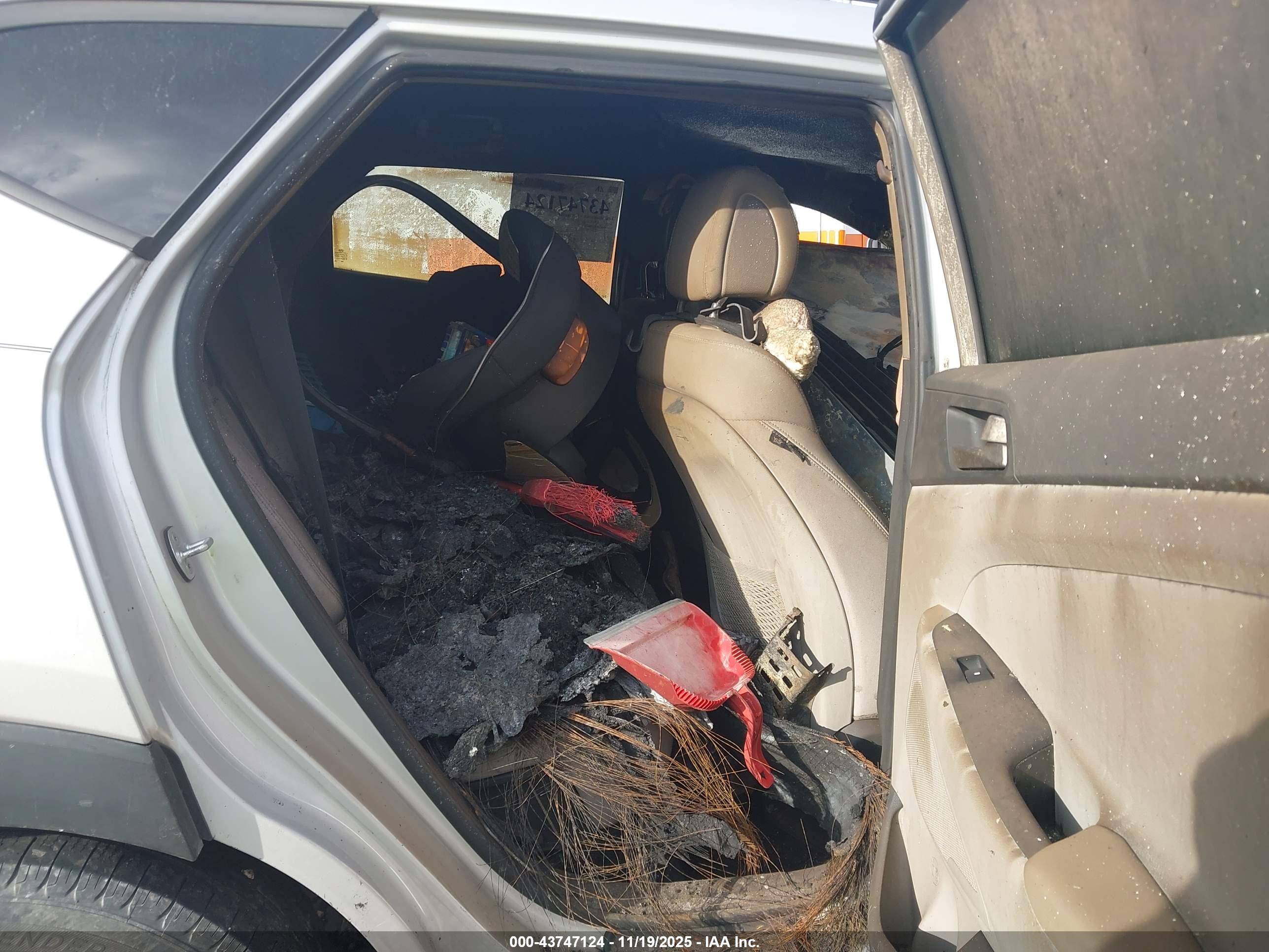 HYUNDAI TUCSON image 8