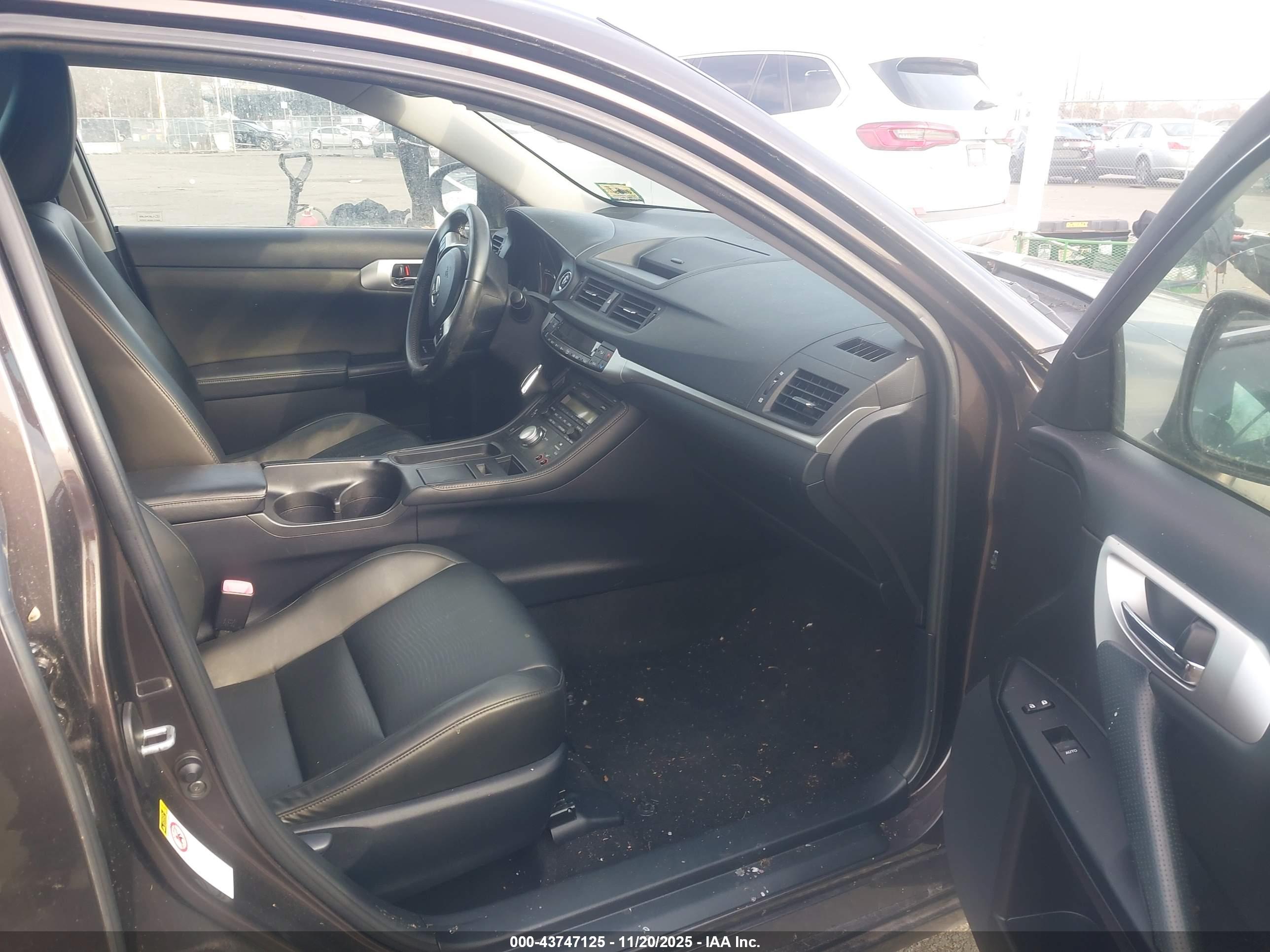 LEXUS CT image 5