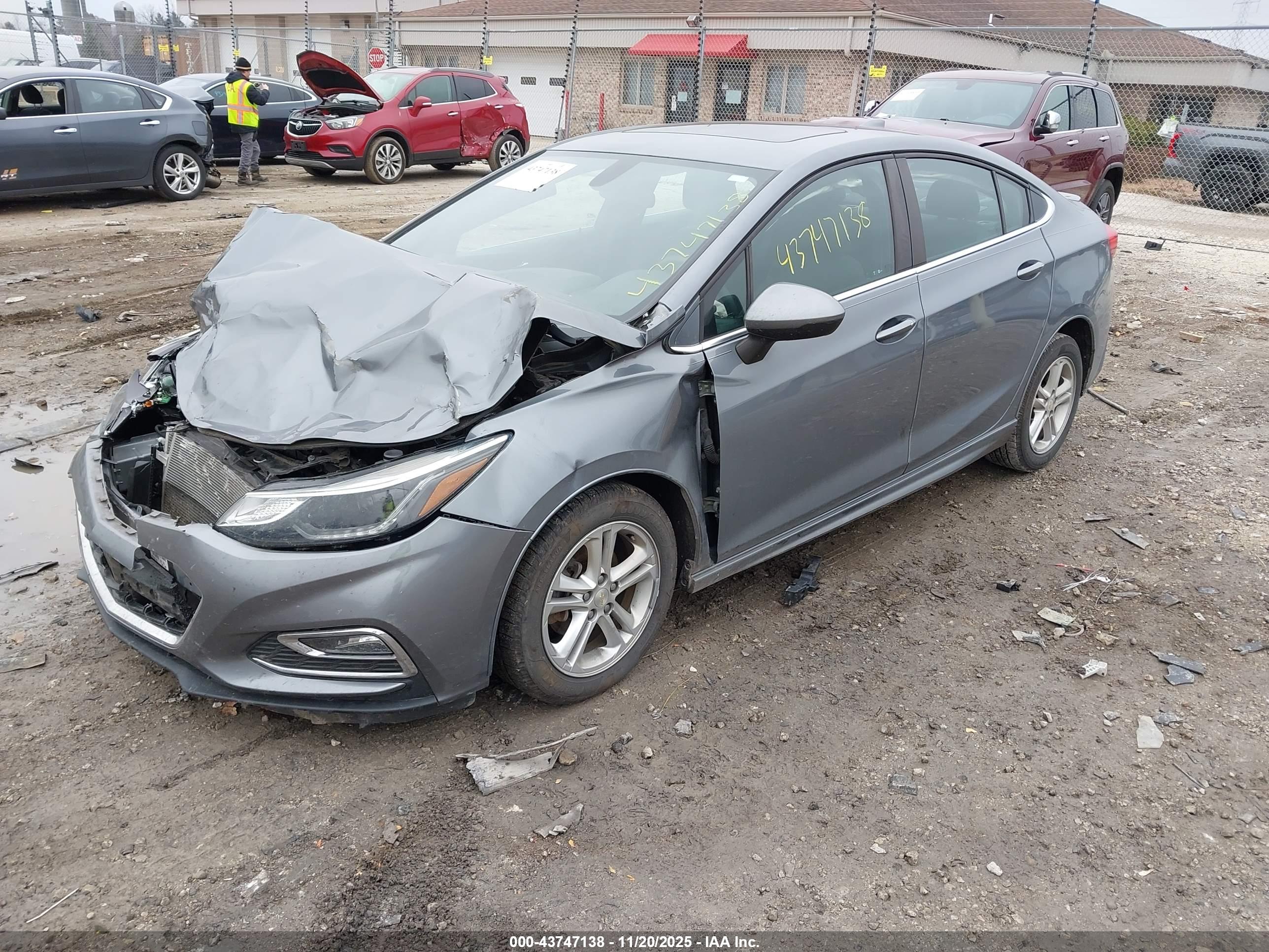 CHEVROLET CRUZE image 2