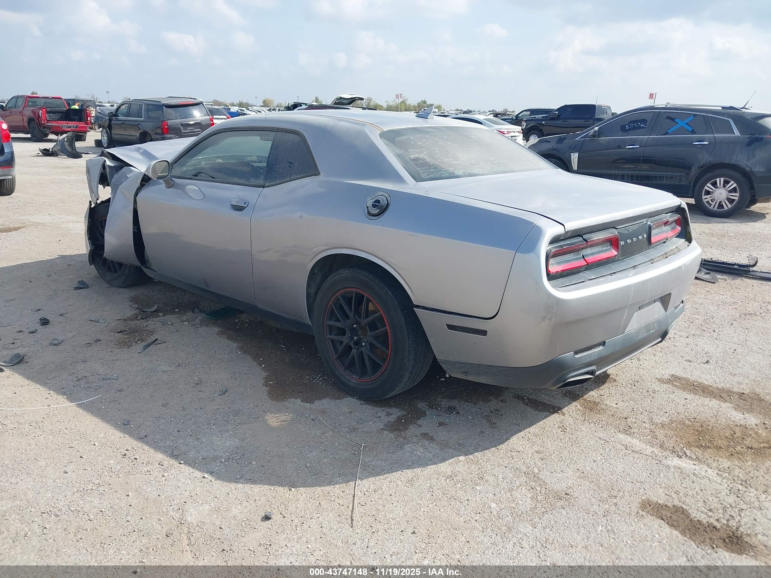 DODGE CHALLENGER image 3