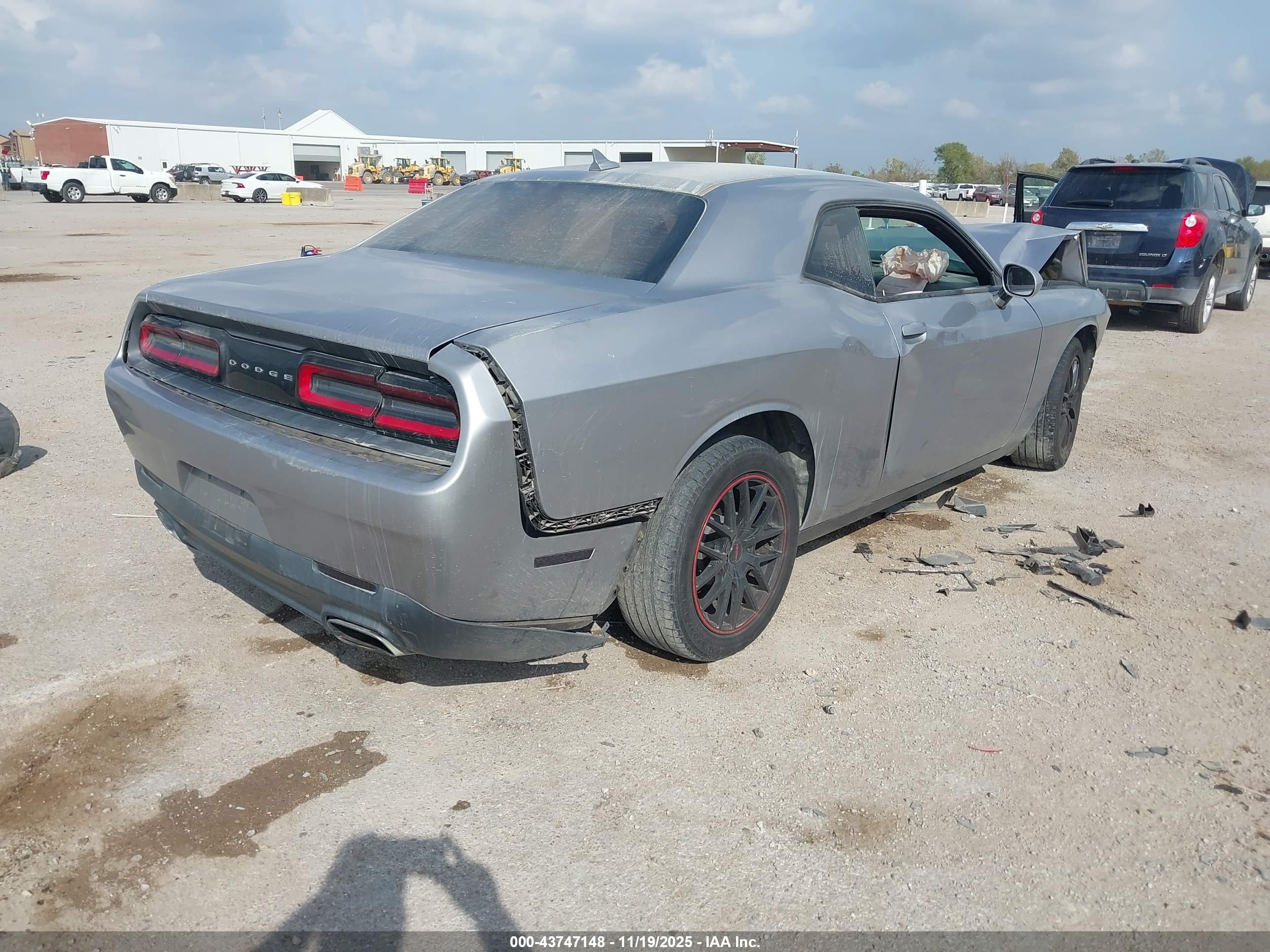 DODGE CHALLENGER image 4