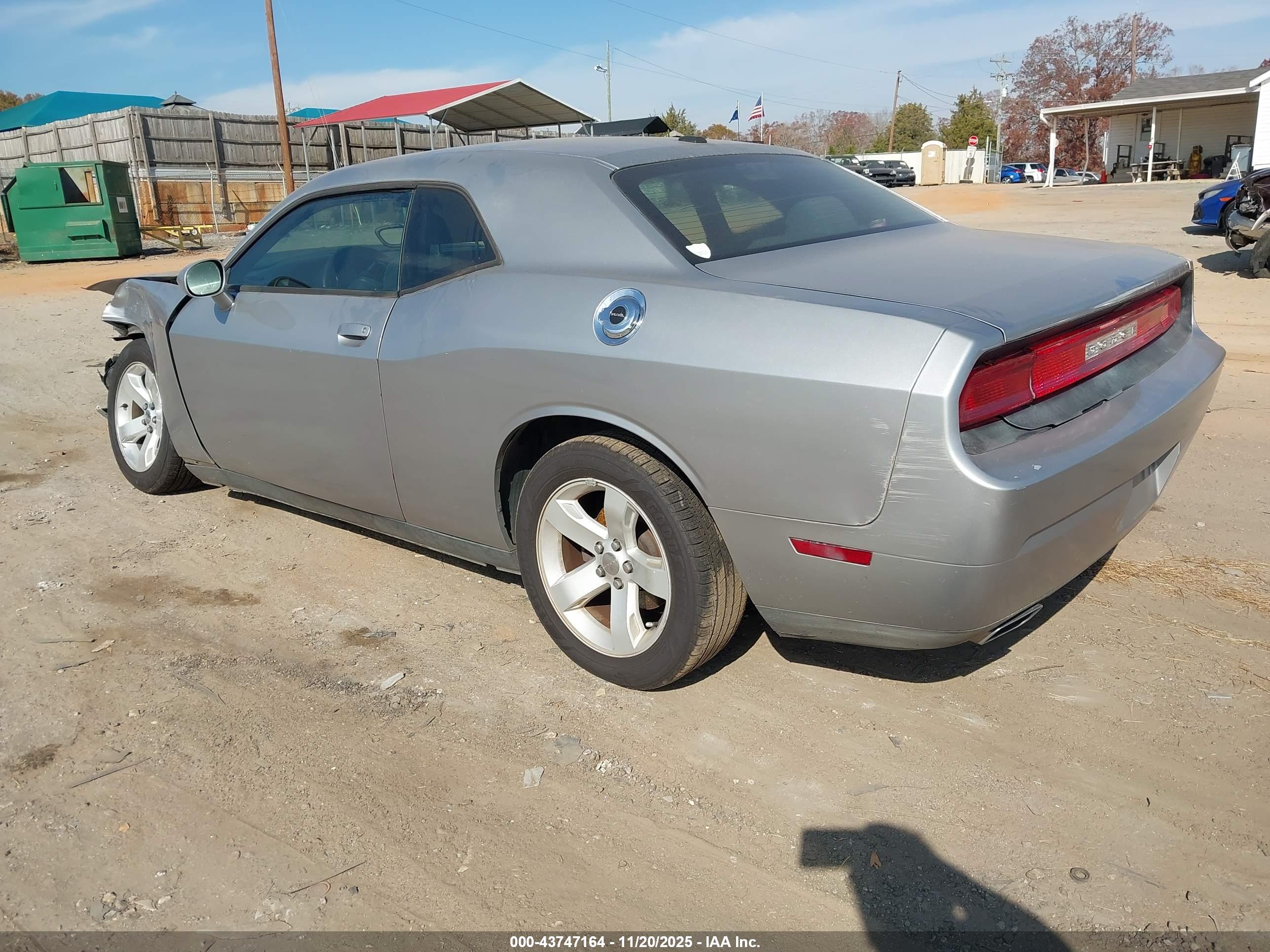 DODGE CHALLENGER image 3