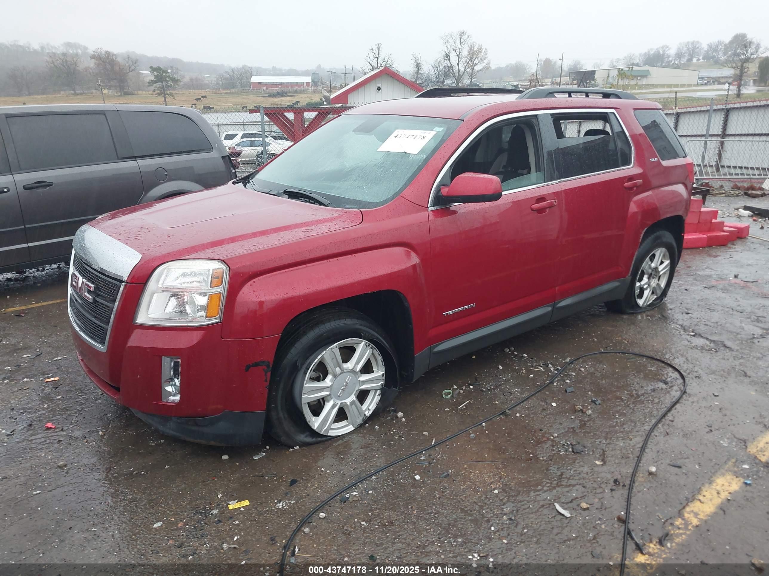GMC TERRAIN image 2
