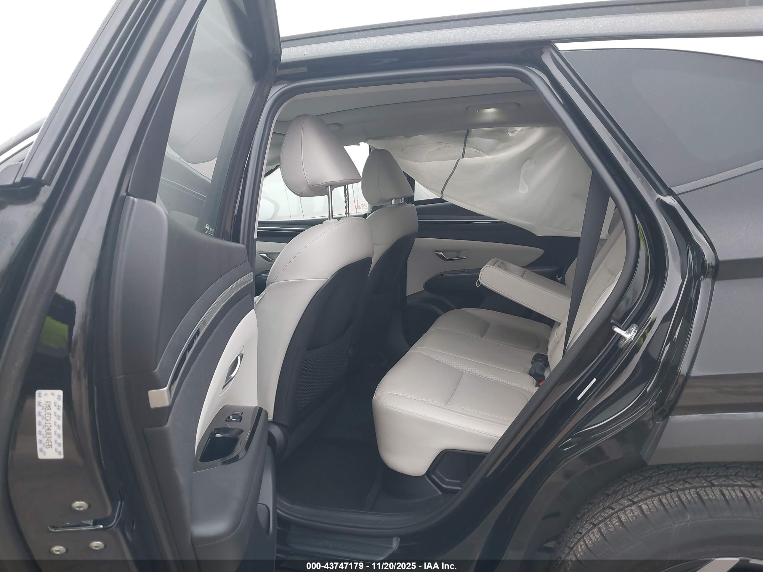 HYUNDAI TUCSON image 8