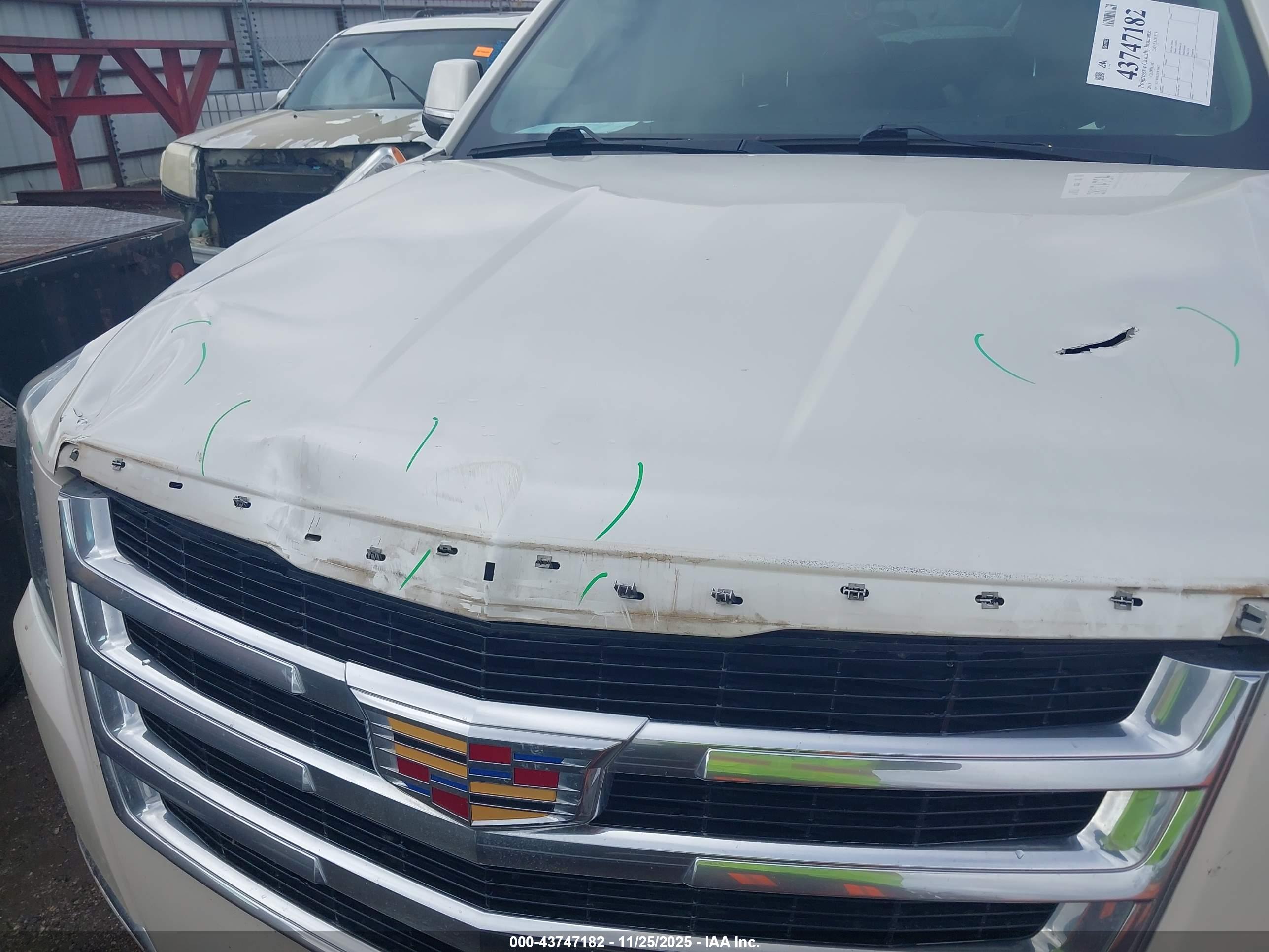 CADILLAC ESCALADE image 6