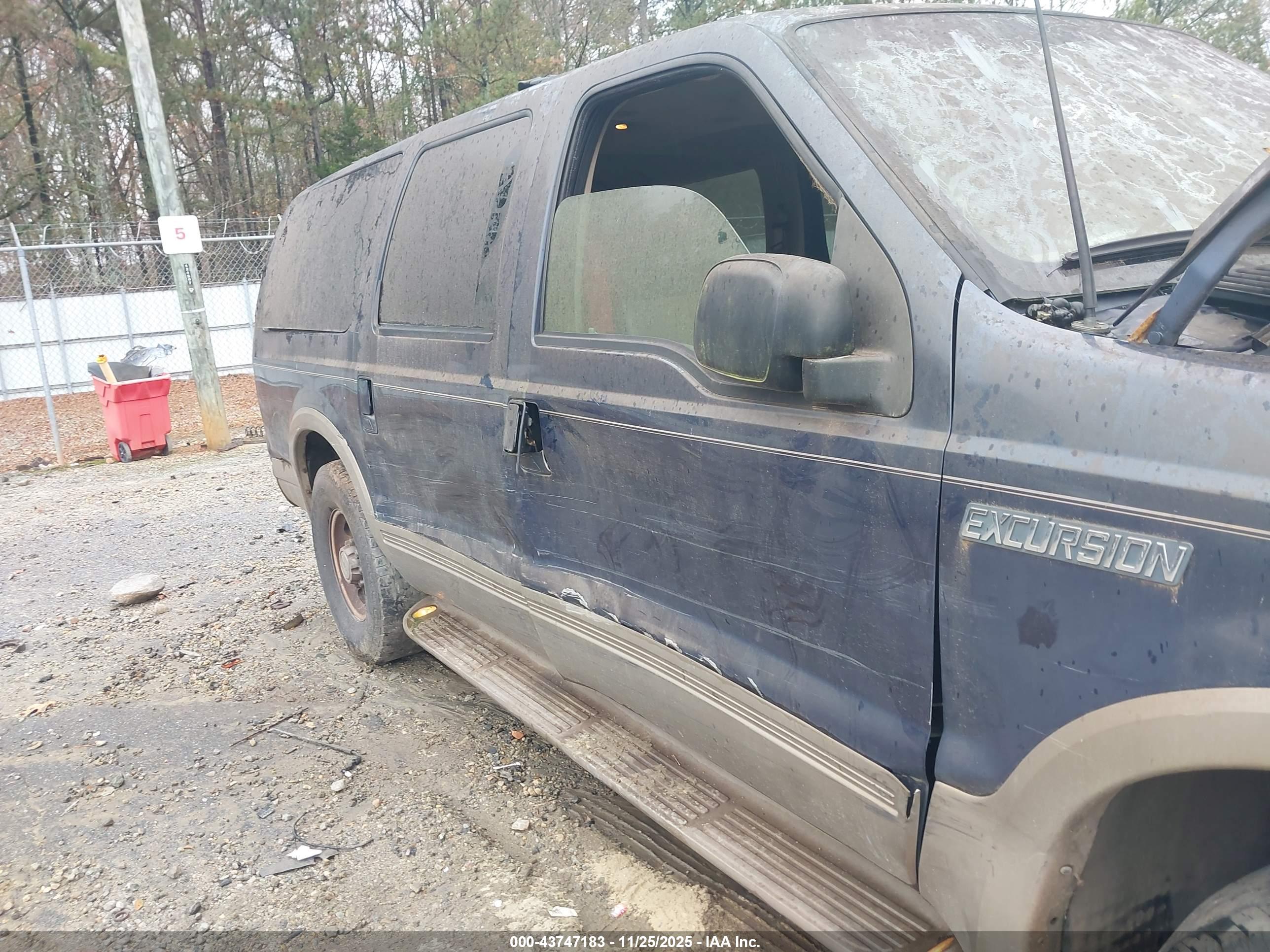 FORD EXCURSION image 6