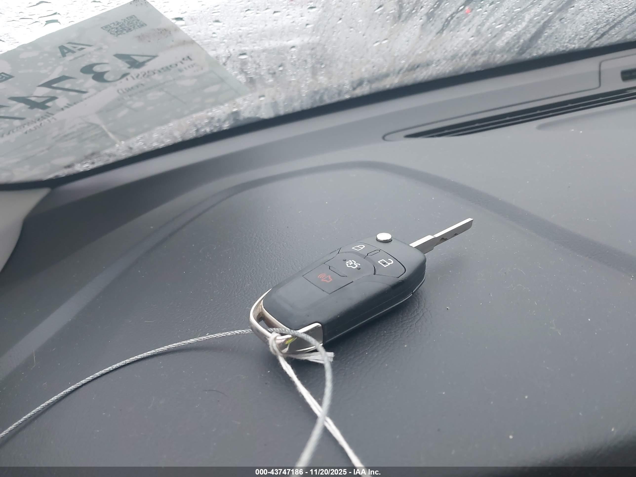 FORD FUSION image 11