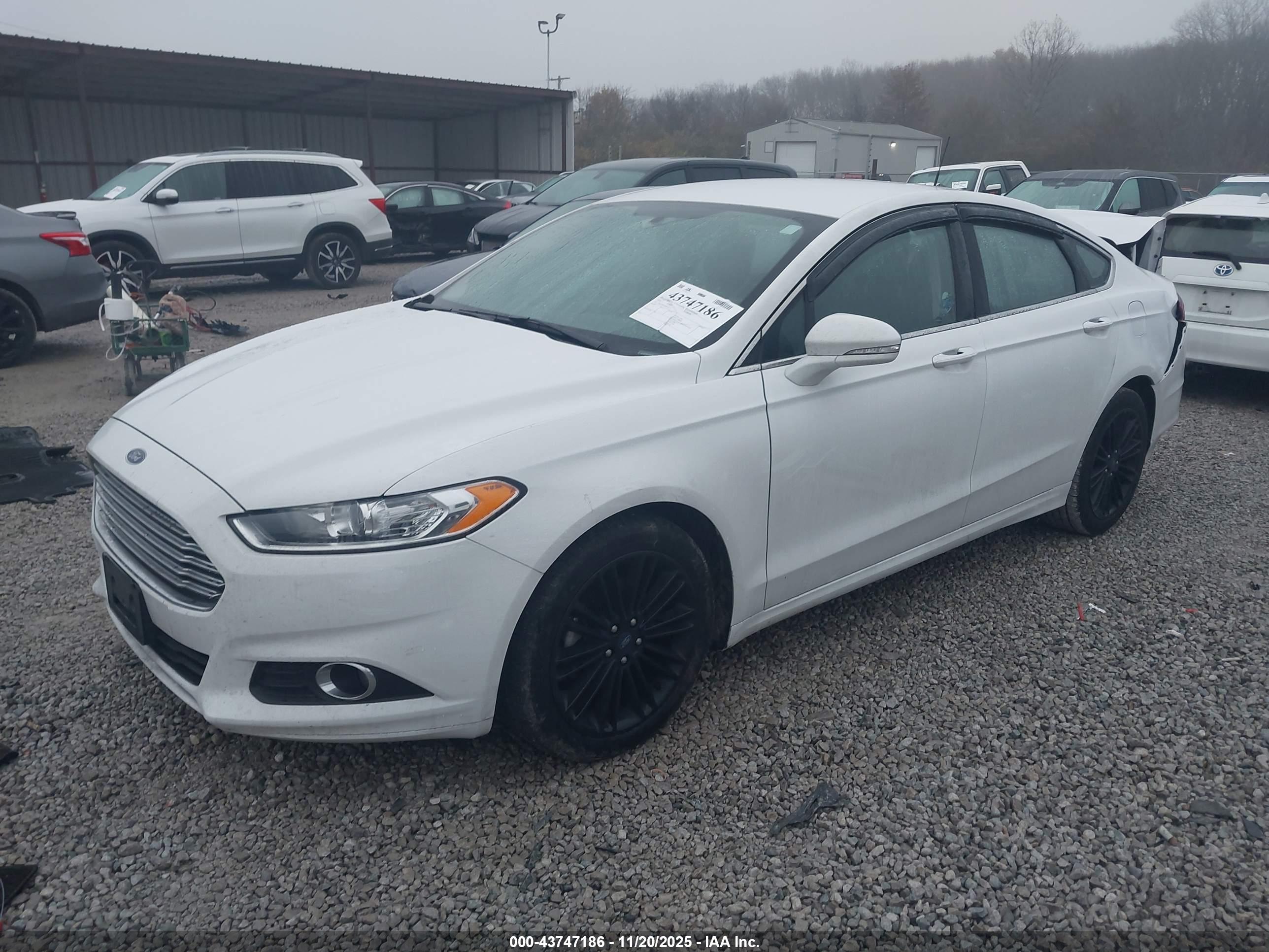FORD FUSION image 2