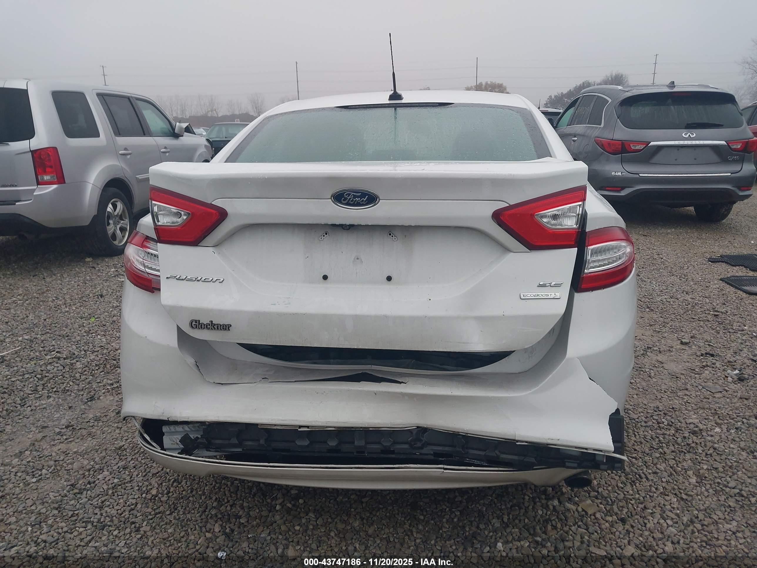 FORD FUSION image 6