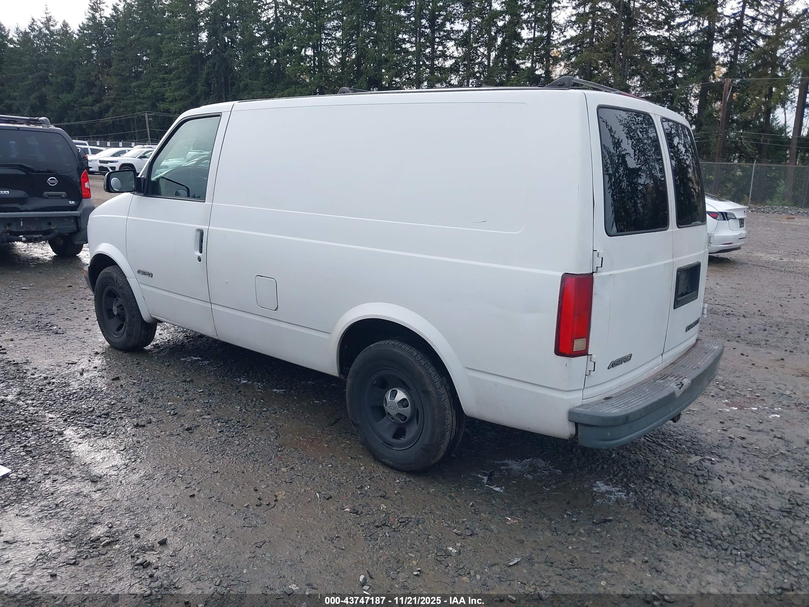 CHEVROLET ASTRO image 3