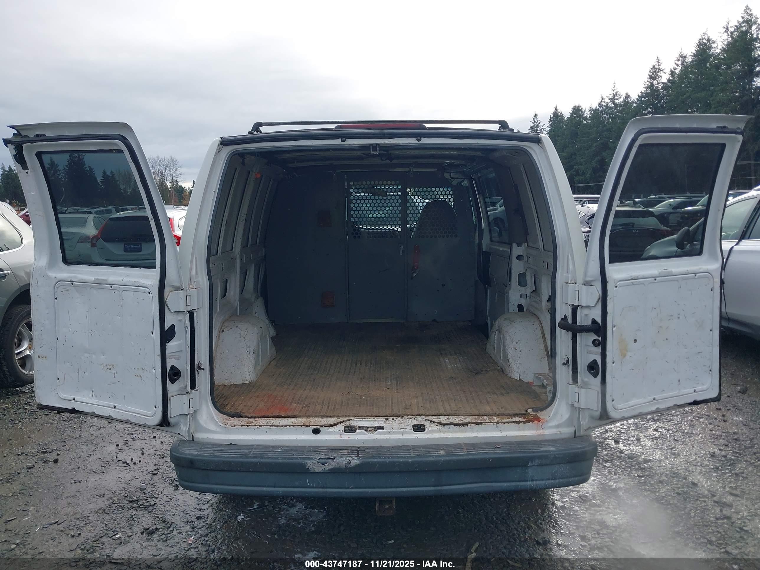 CHEVROLET ASTRO image 8