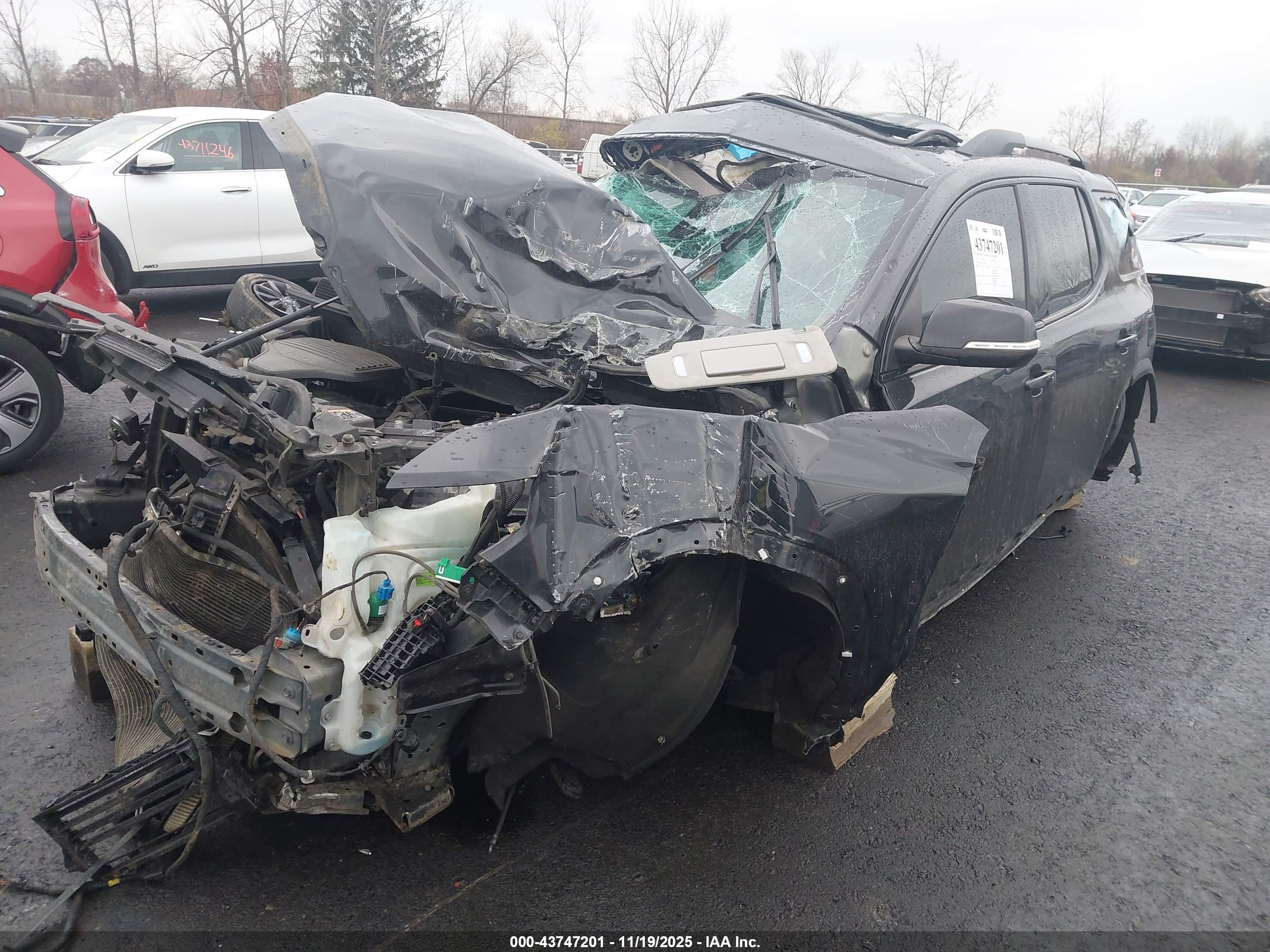 GMC ACADIA image 2
