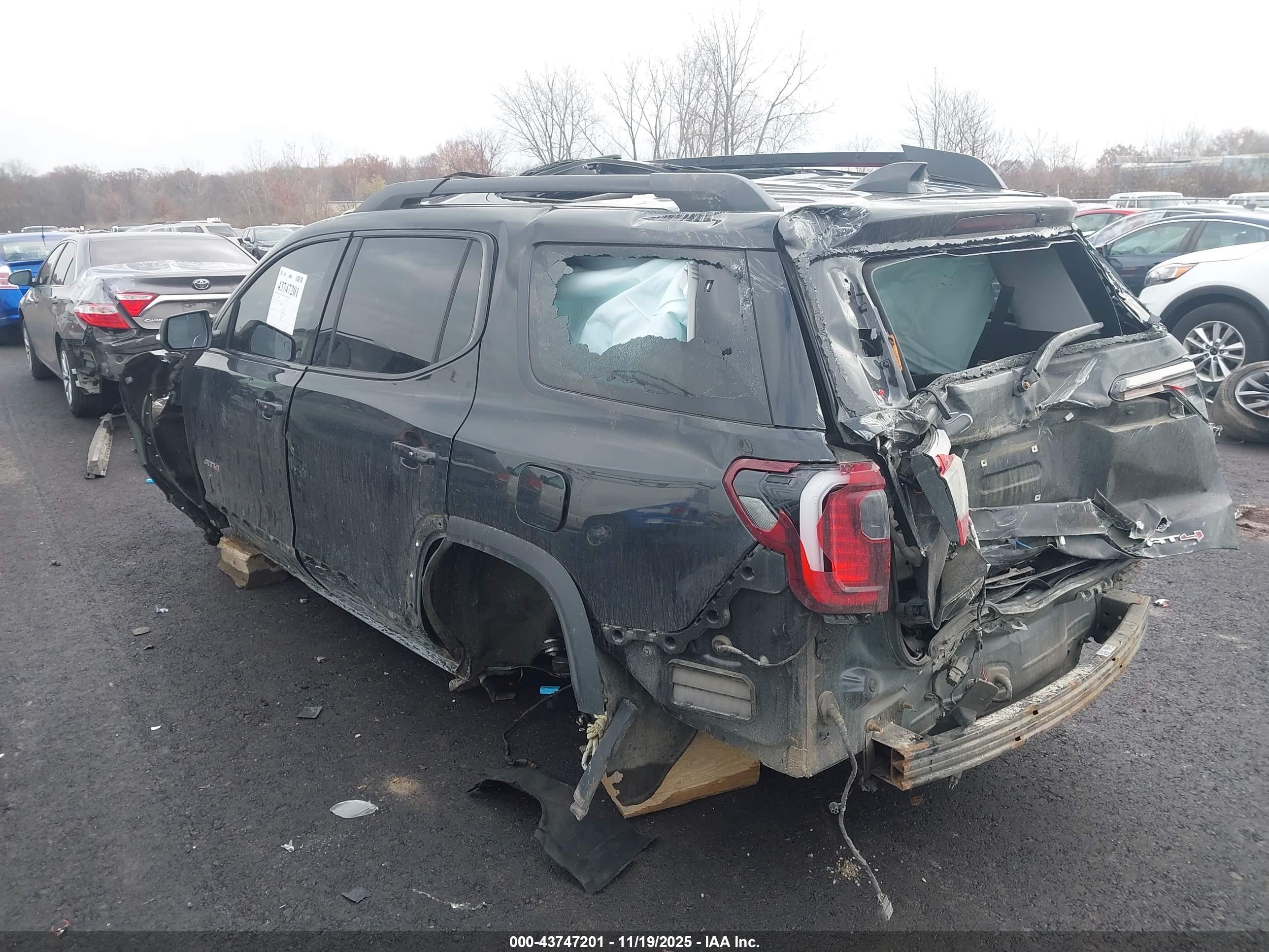 GMC ACADIA image 3