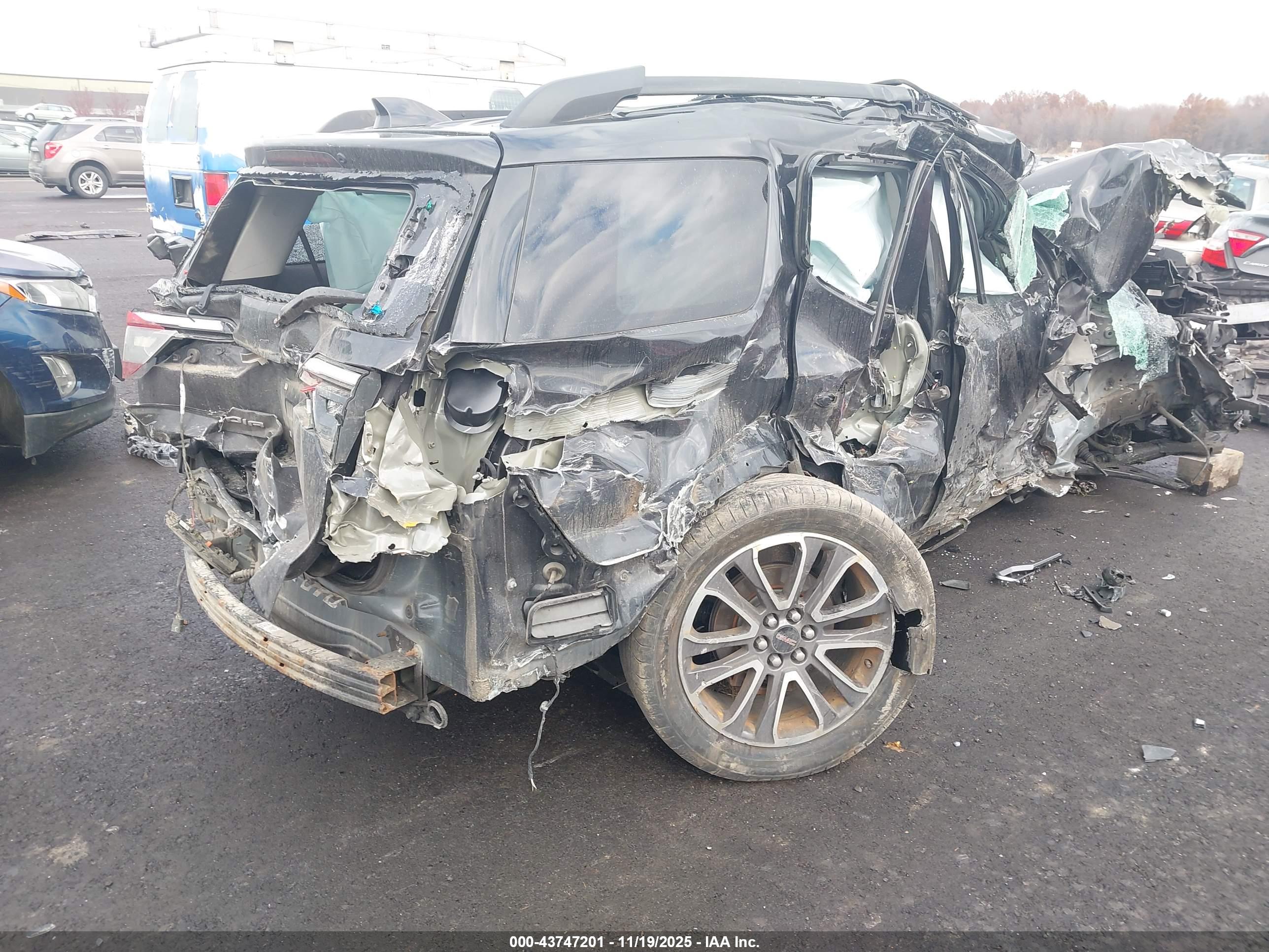 GMC ACADIA image 4