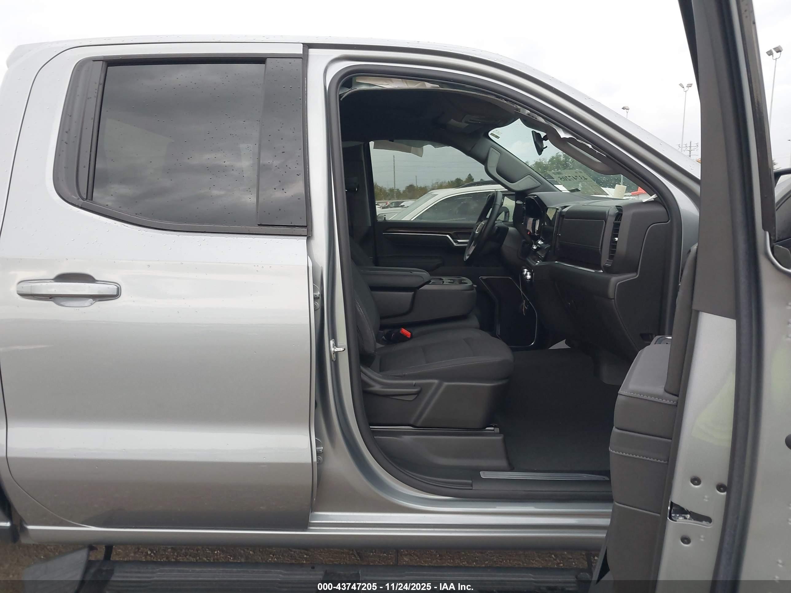 GMC SIERRA image 5
