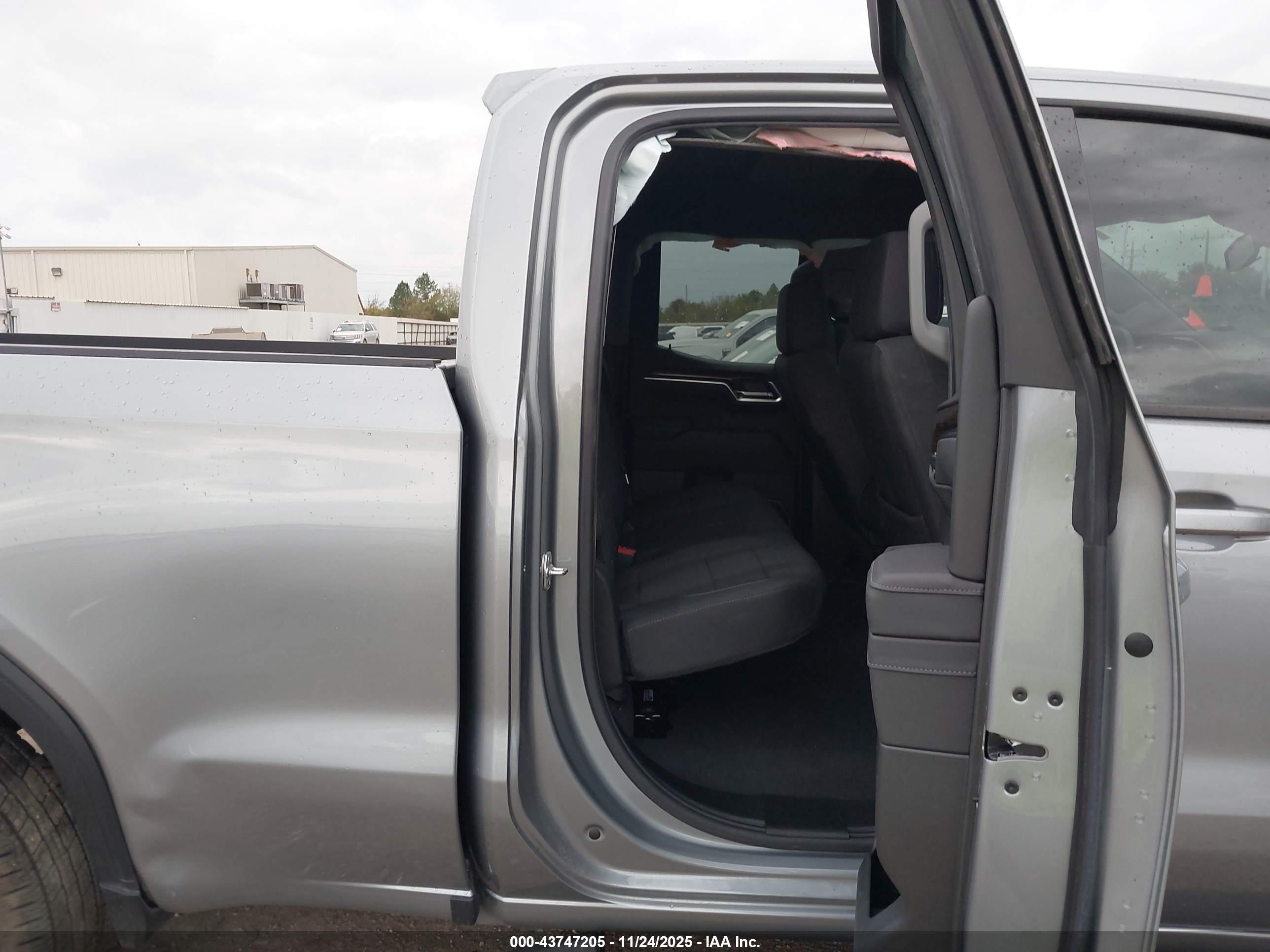 GMC SIERRA image 8