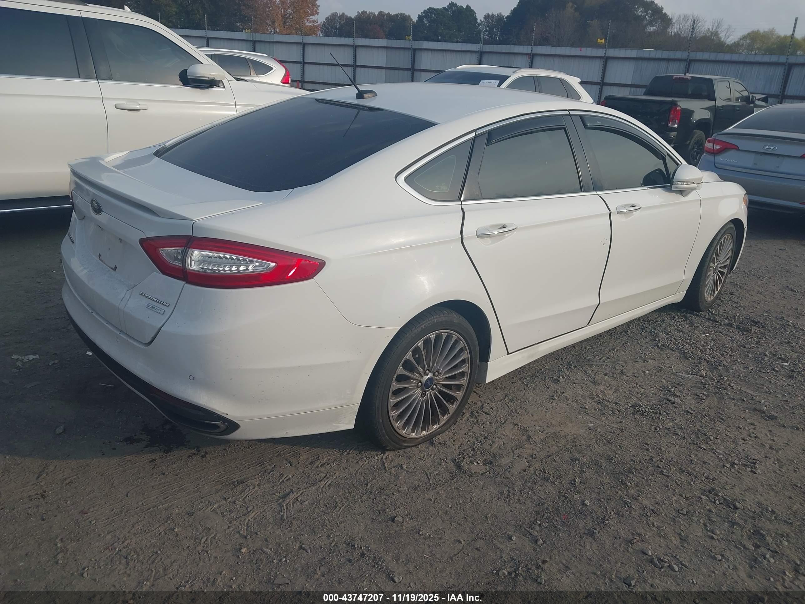FORD FUSION image 4