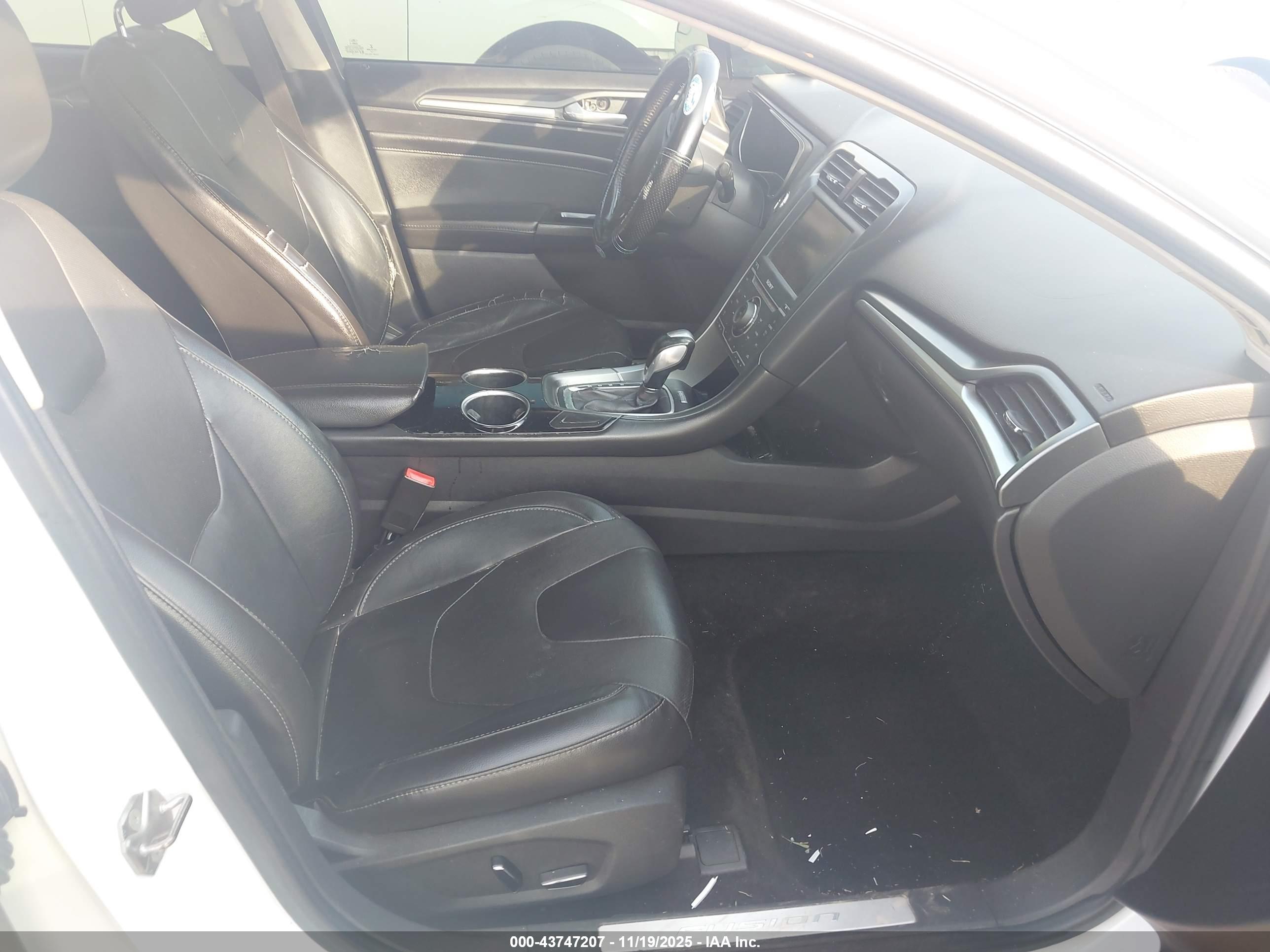 FORD FUSION image 5