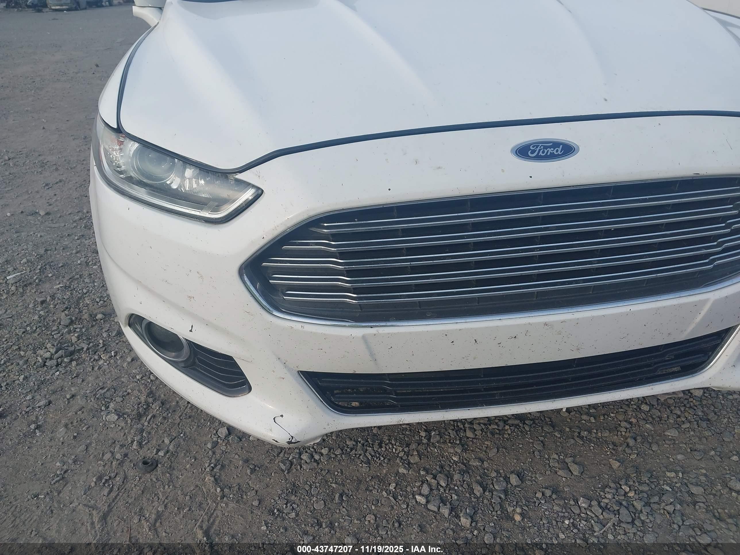FORD FUSION image 6