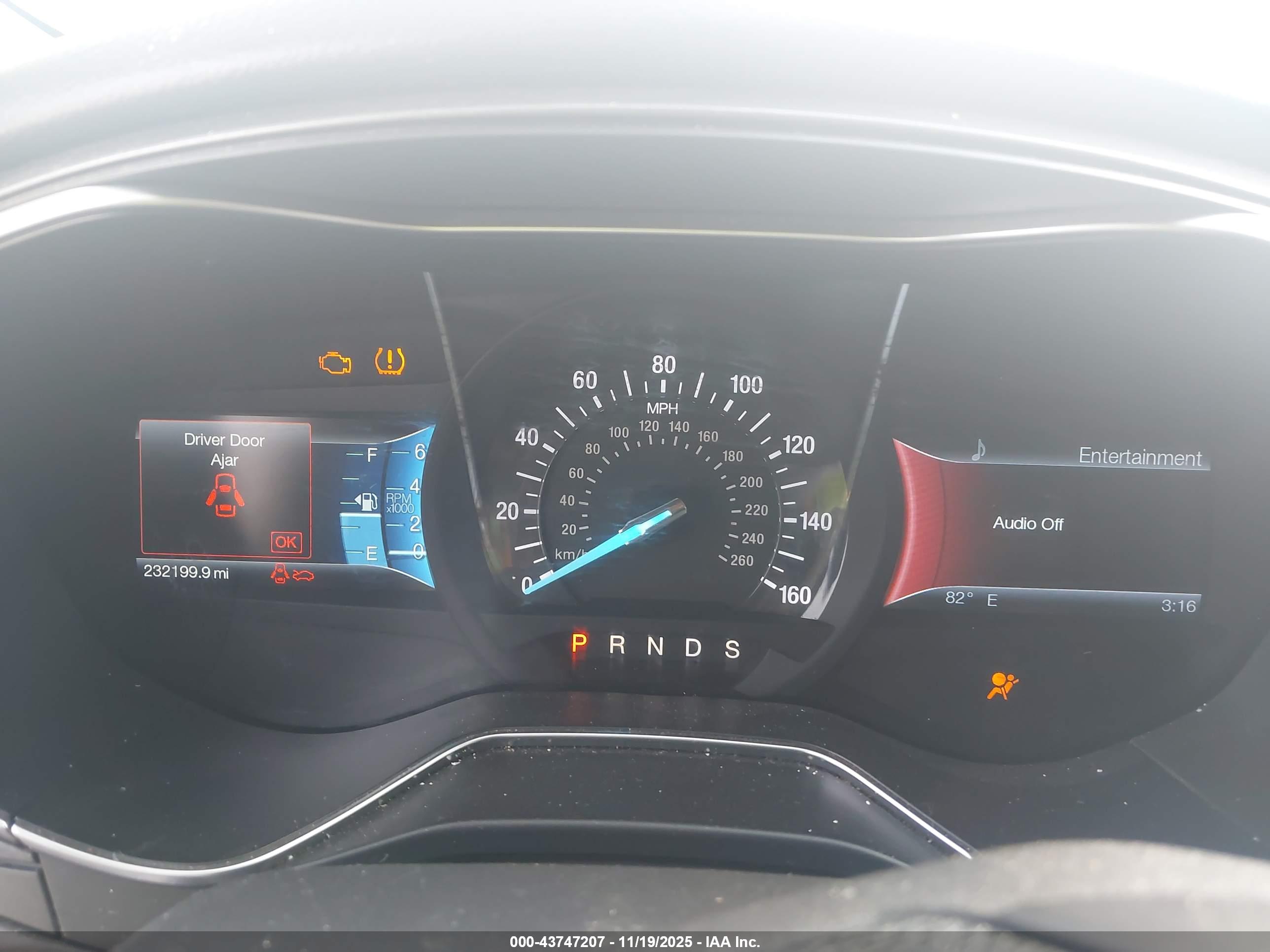 FORD FUSION image 7