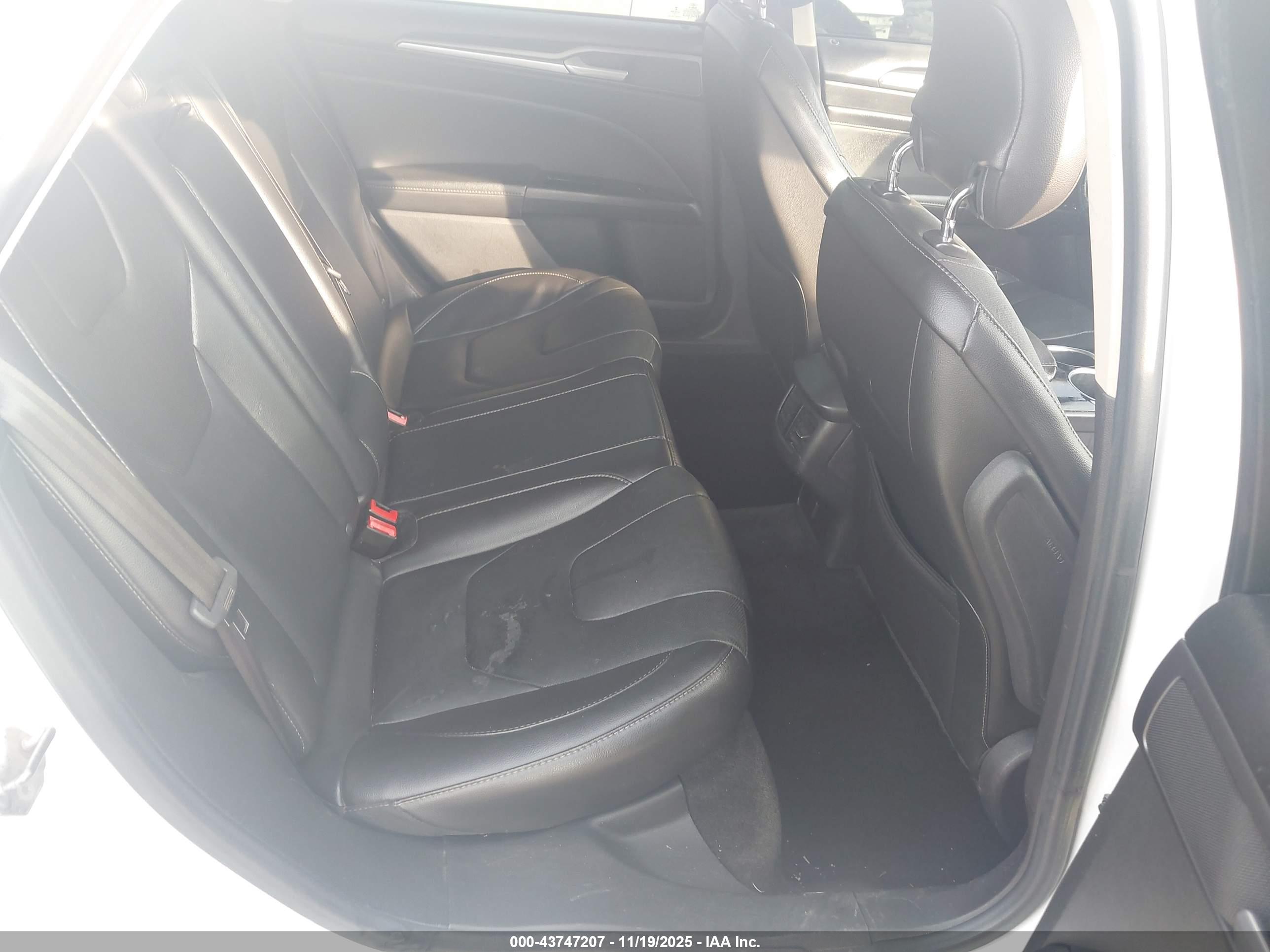 FORD FUSION image 8