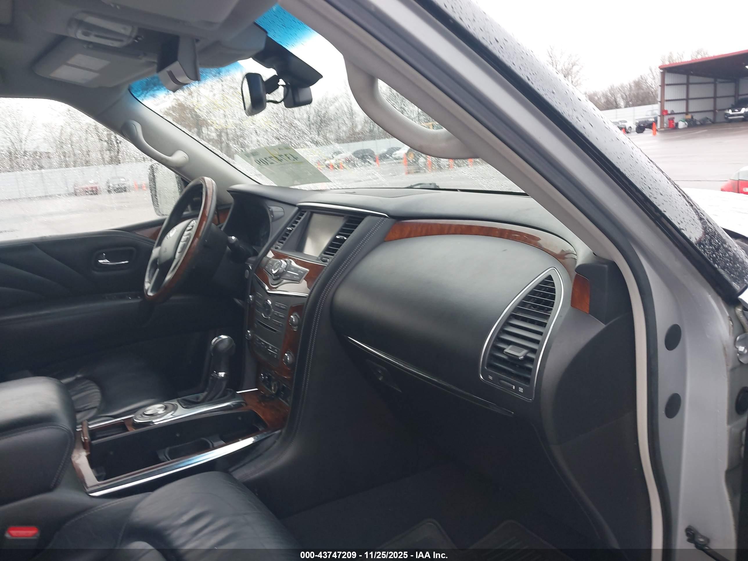 INFINITI QX80 image 5