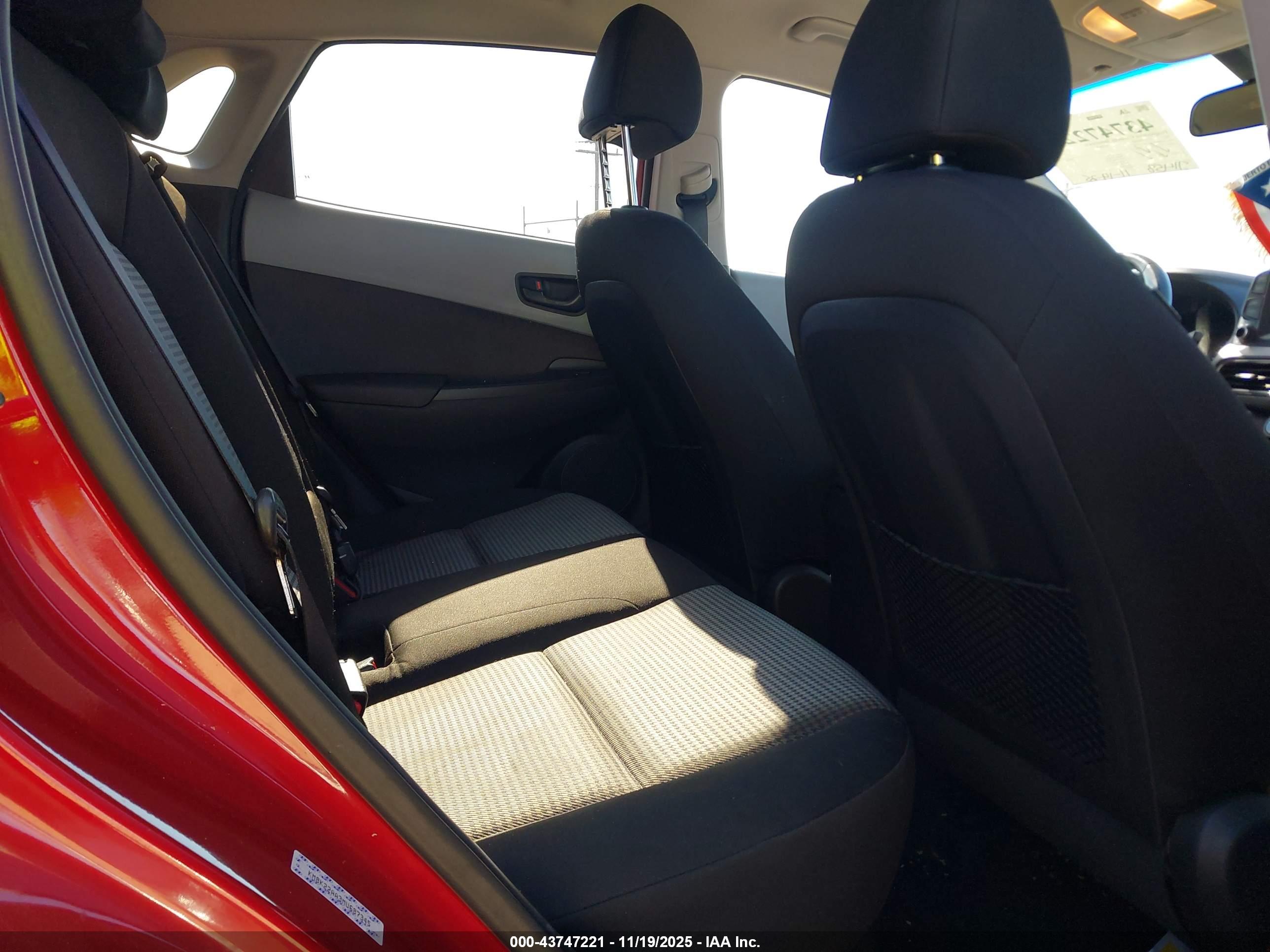 HYUNDAI KONA image 8
