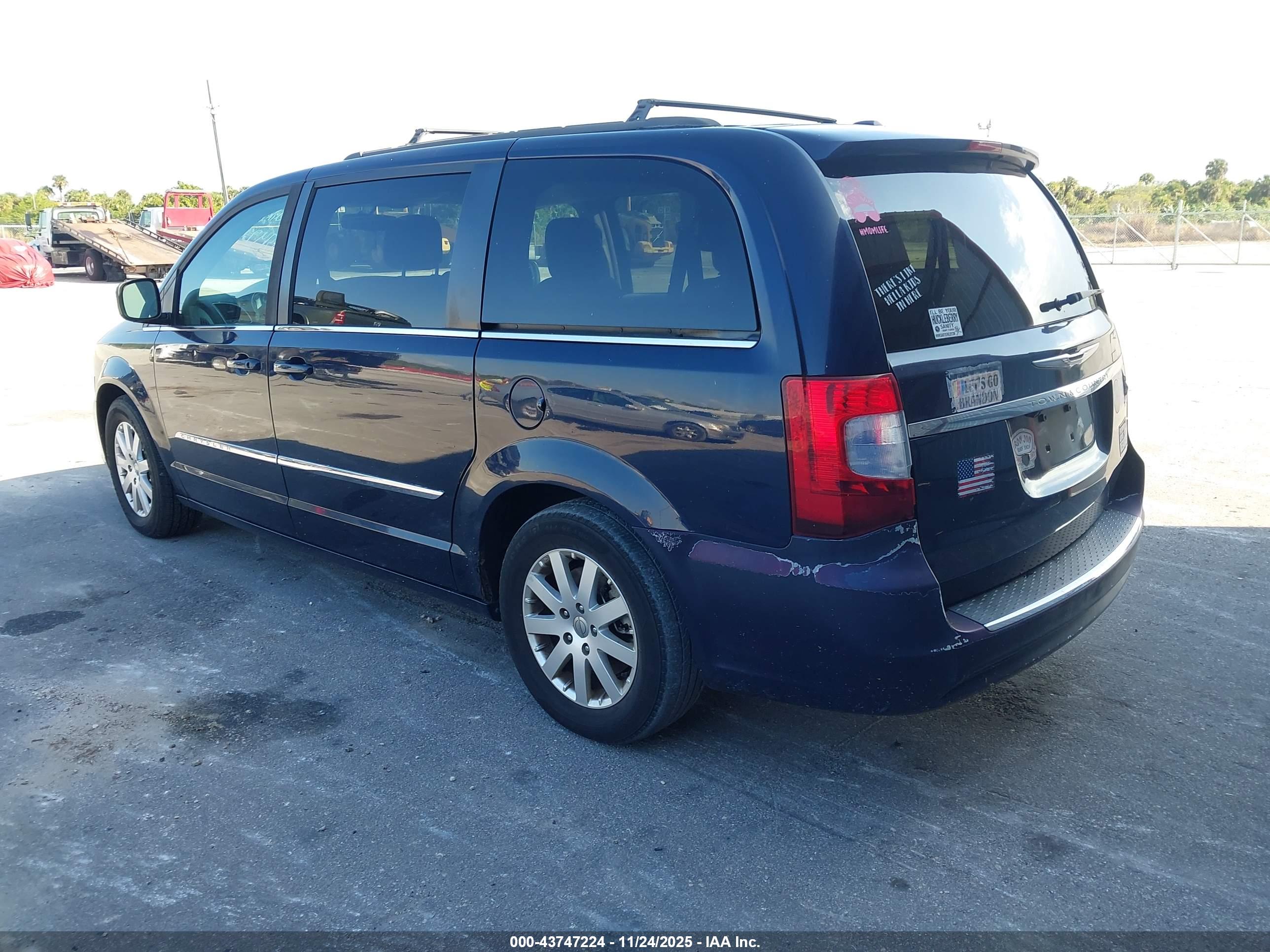 CHRYSLER TOWN image 3