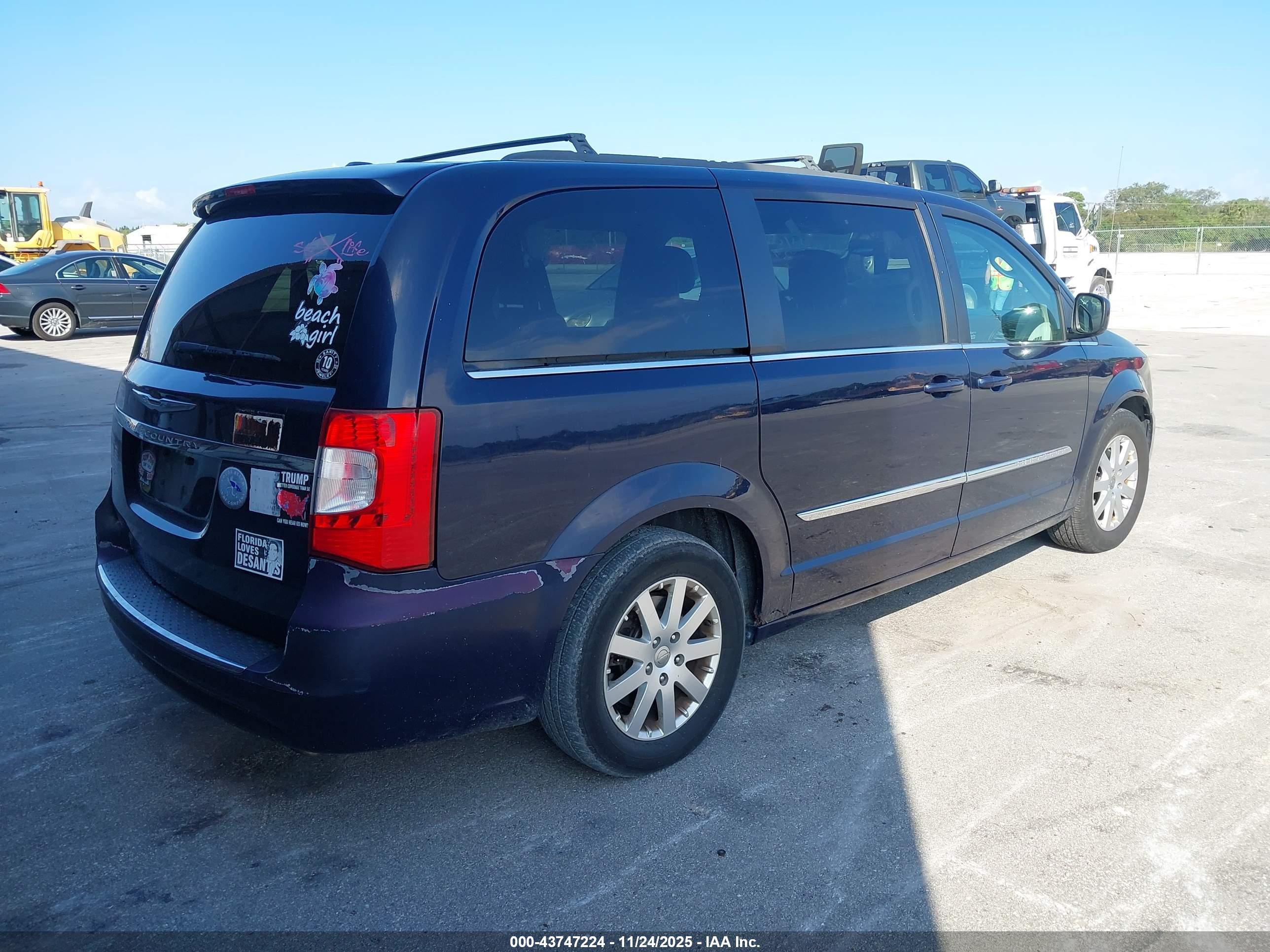 CHRYSLER TOWN image 4