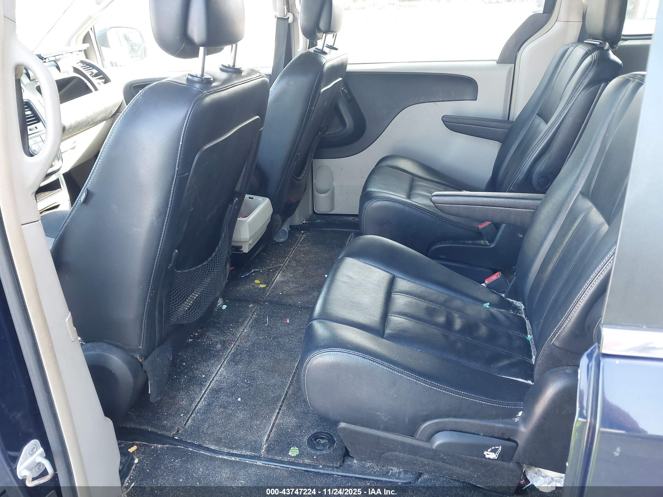 CHRYSLER TOWN image 8