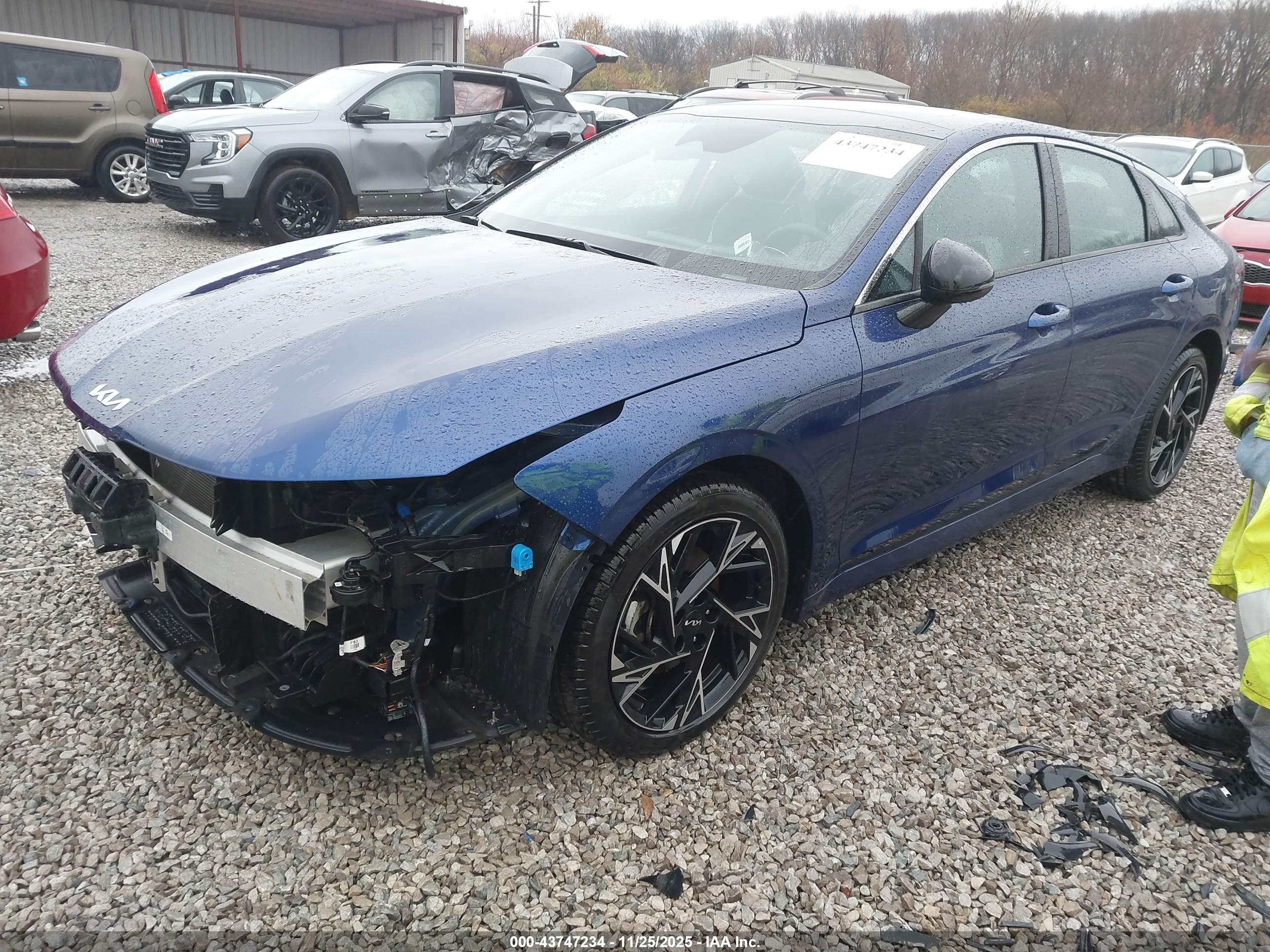 KIA K5 image 2