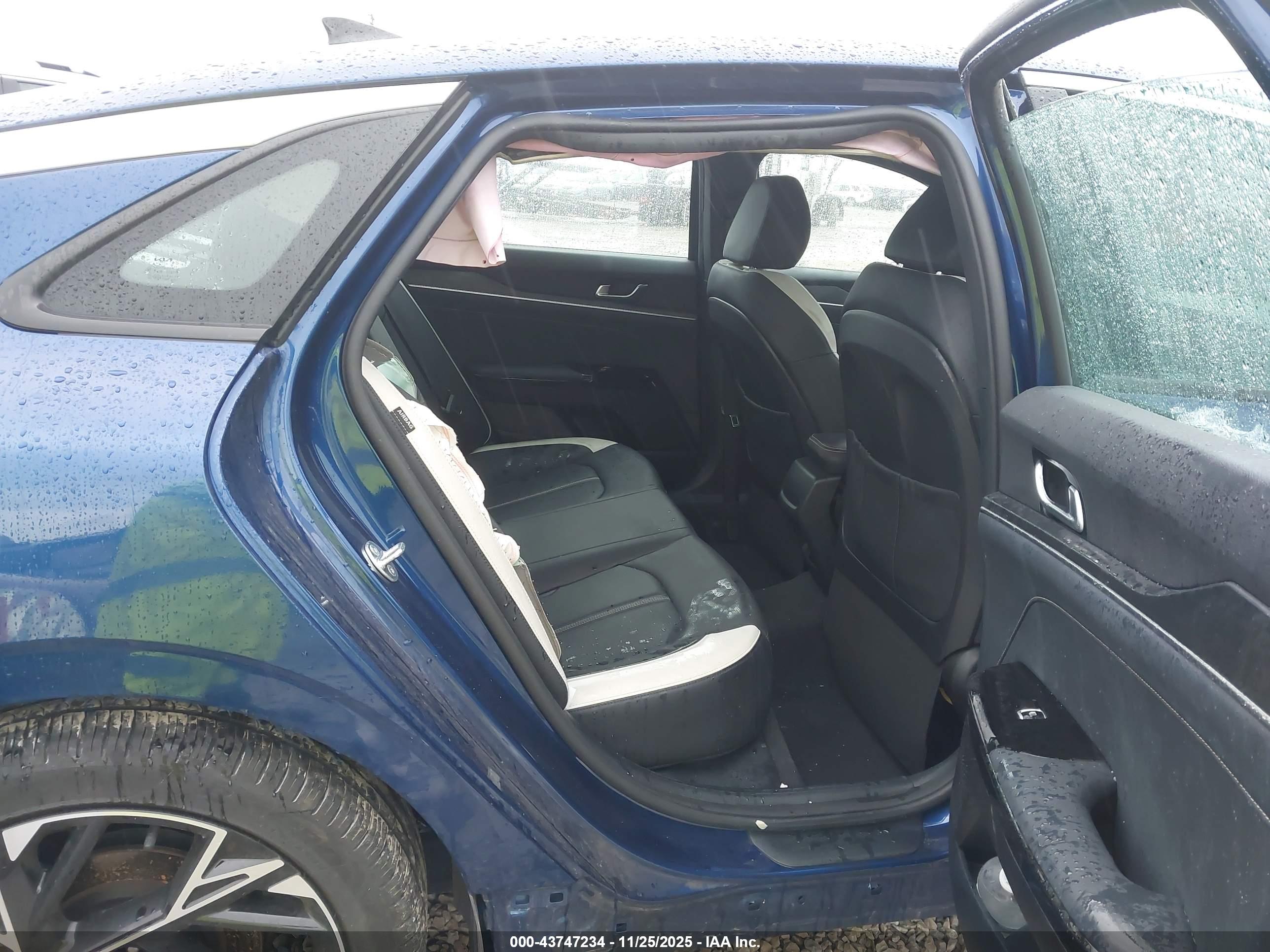 KIA K5 image 8