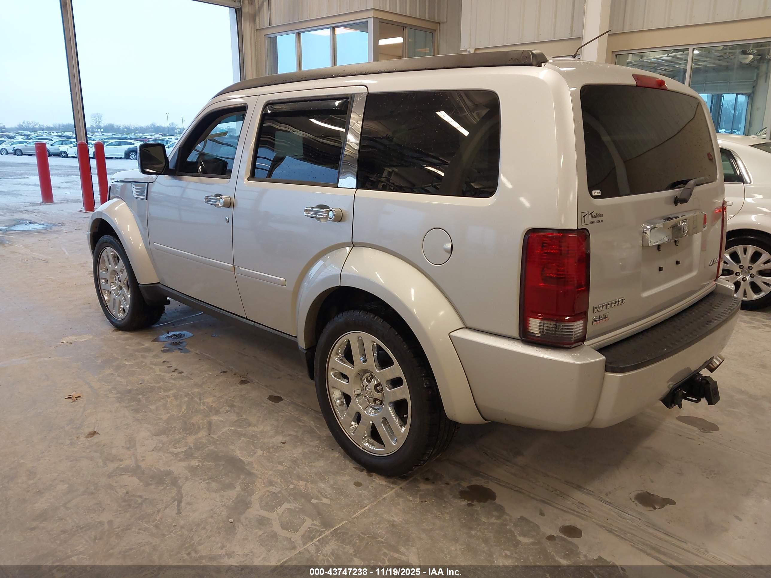 DODGE NITRO image 3