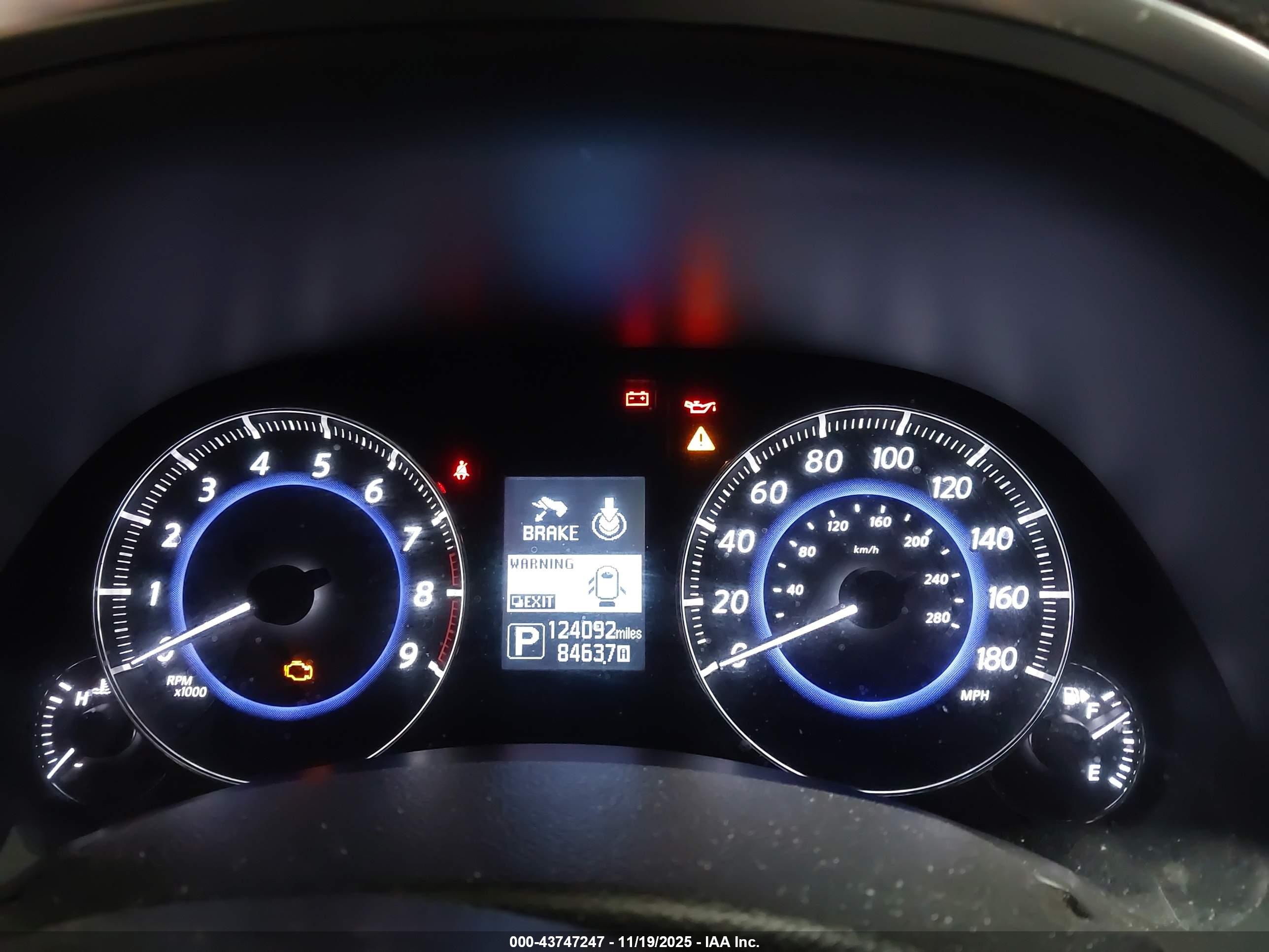 INFINITI QX70 image 7