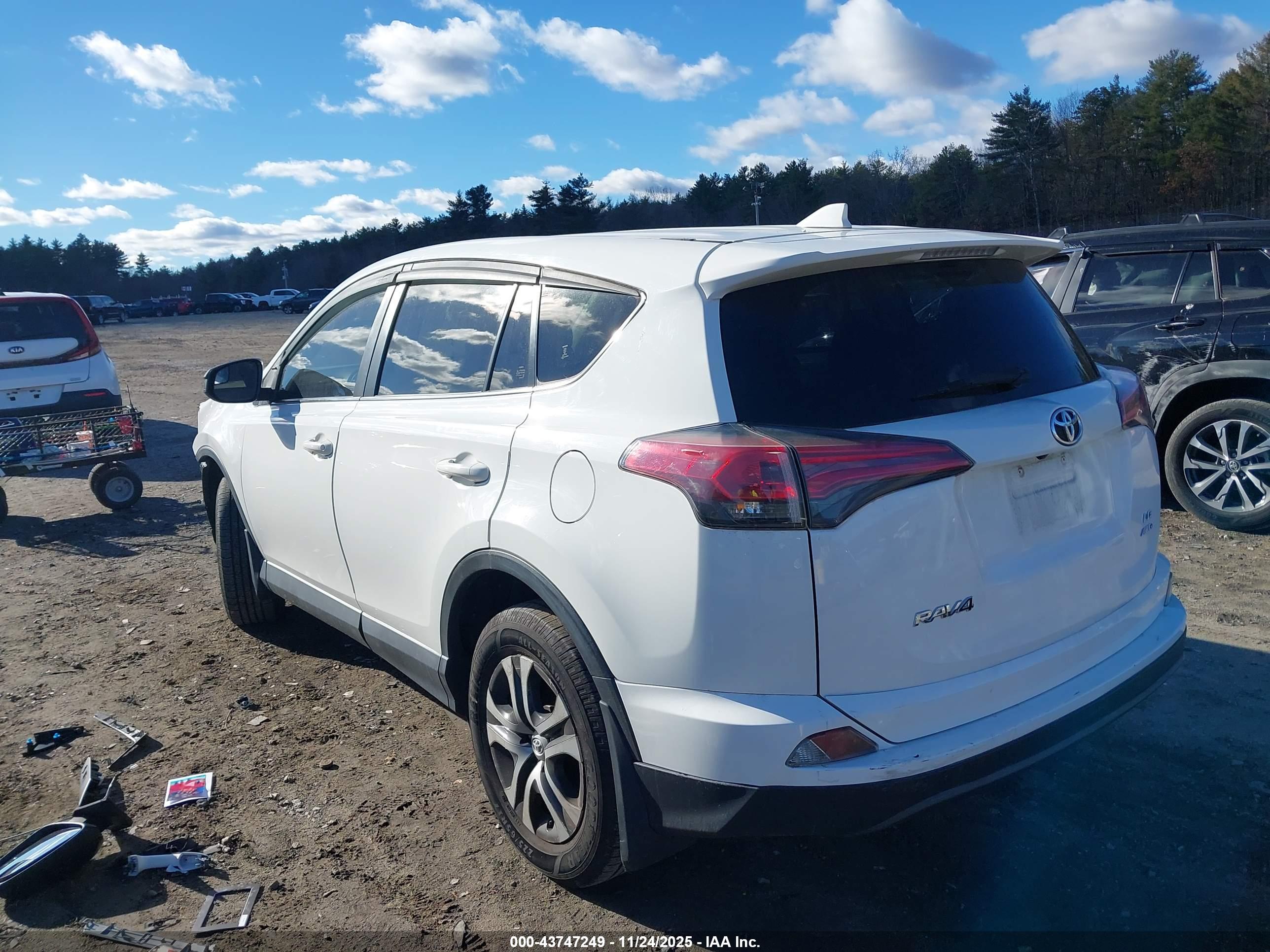 TOYOTA RAV4 image 3