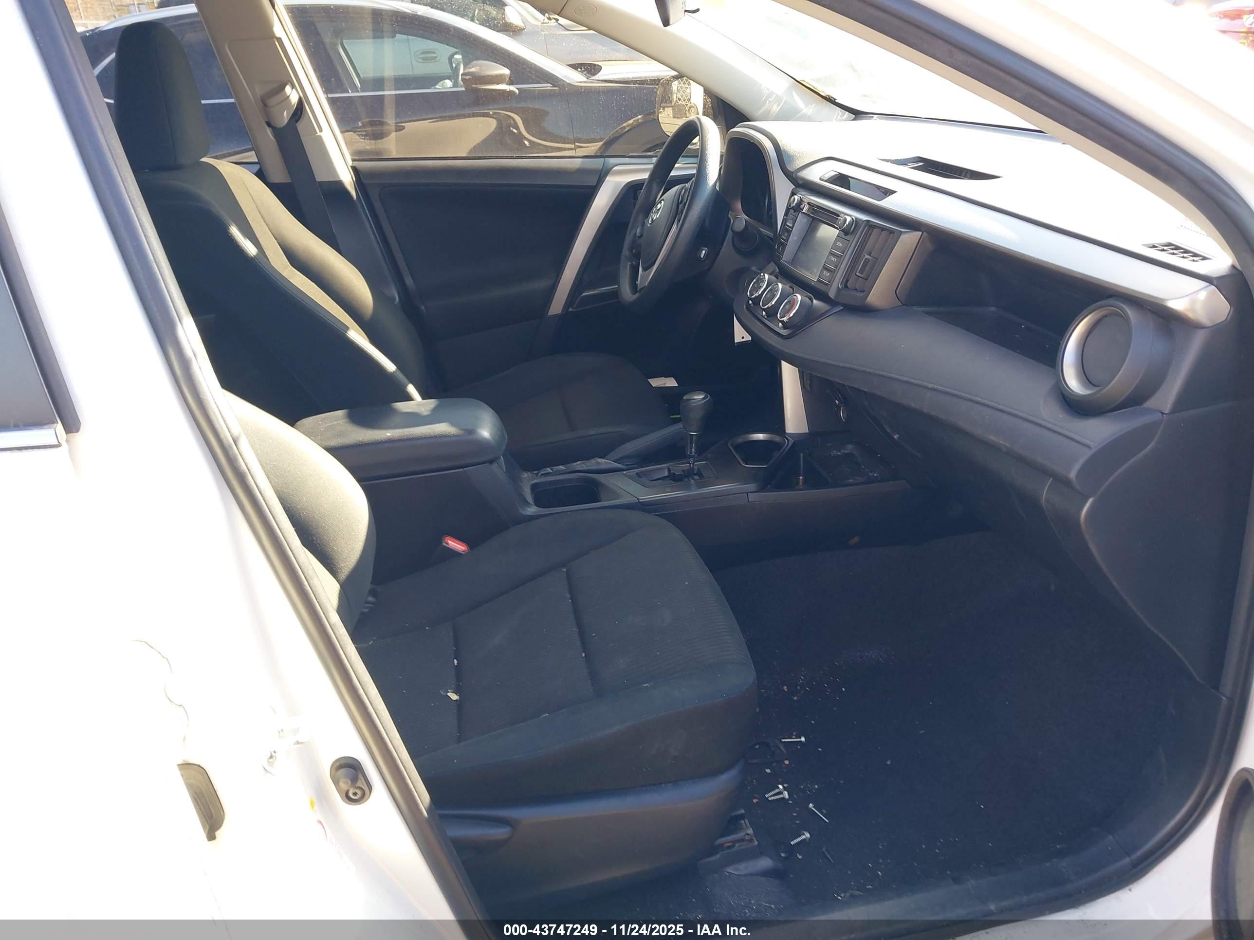 TOYOTA RAV4 image 5