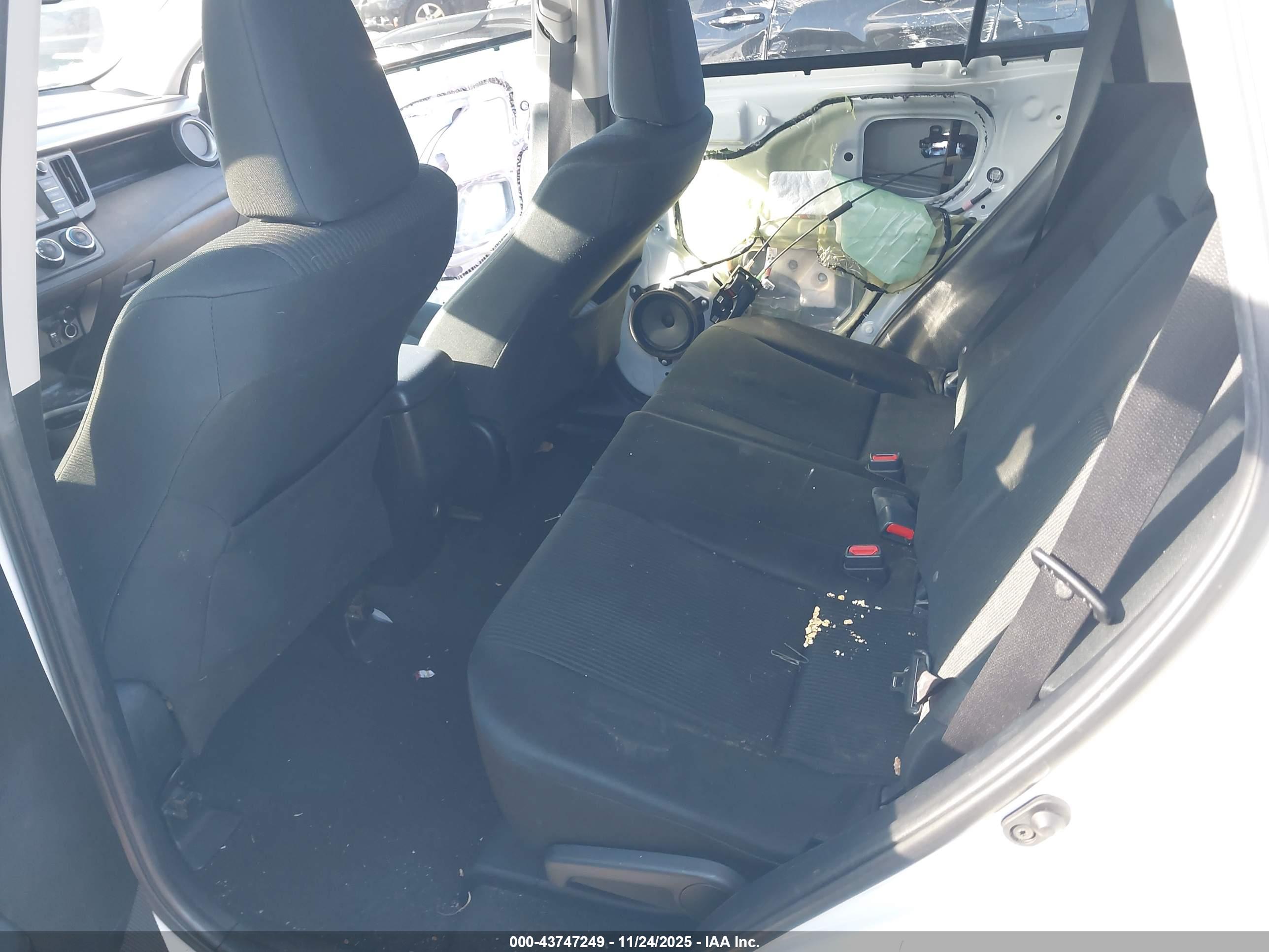 TOYOTA RAV4 image 8