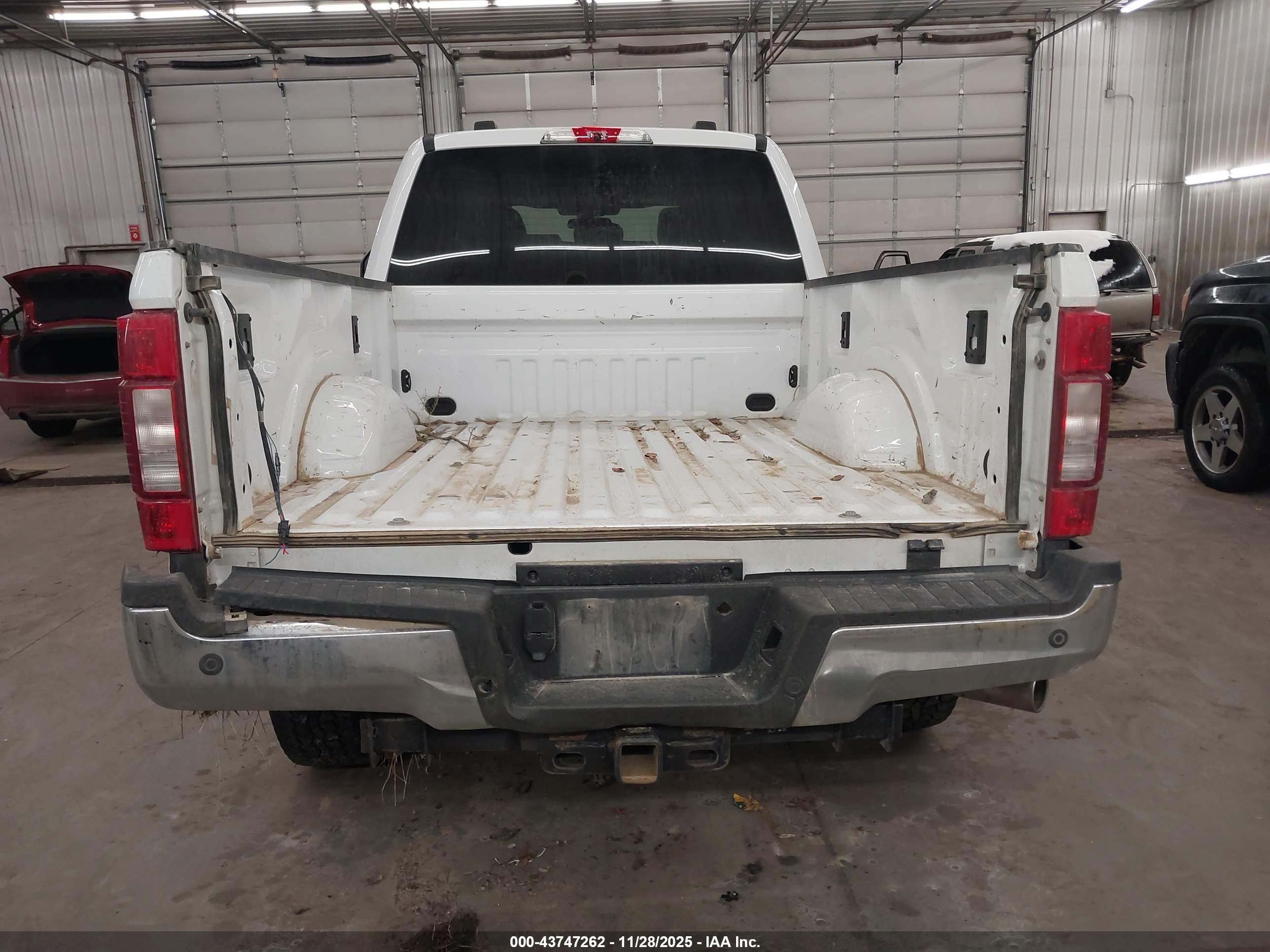 FORD F-350 image 6