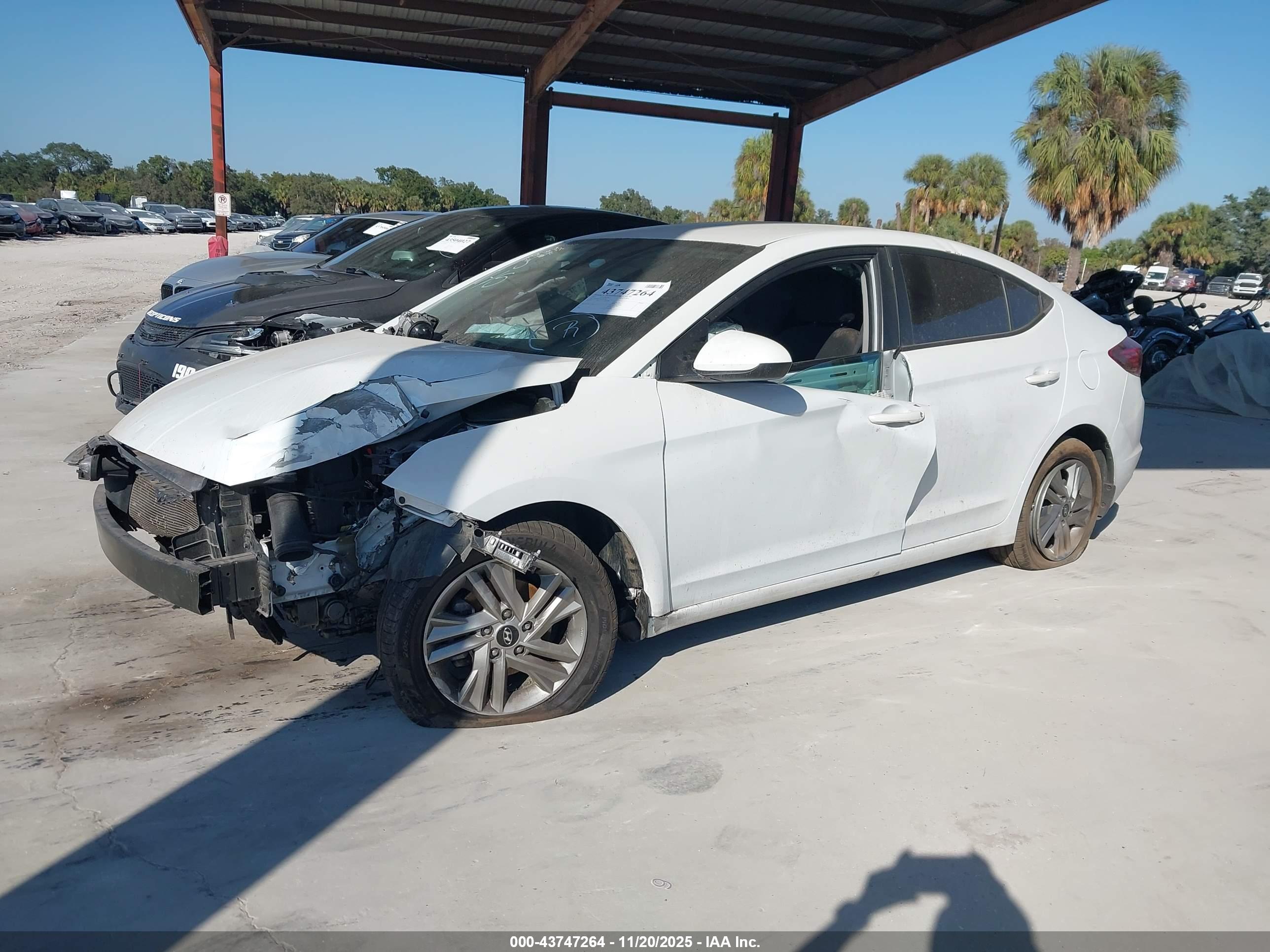HYUNDAI ELANTRA image 2