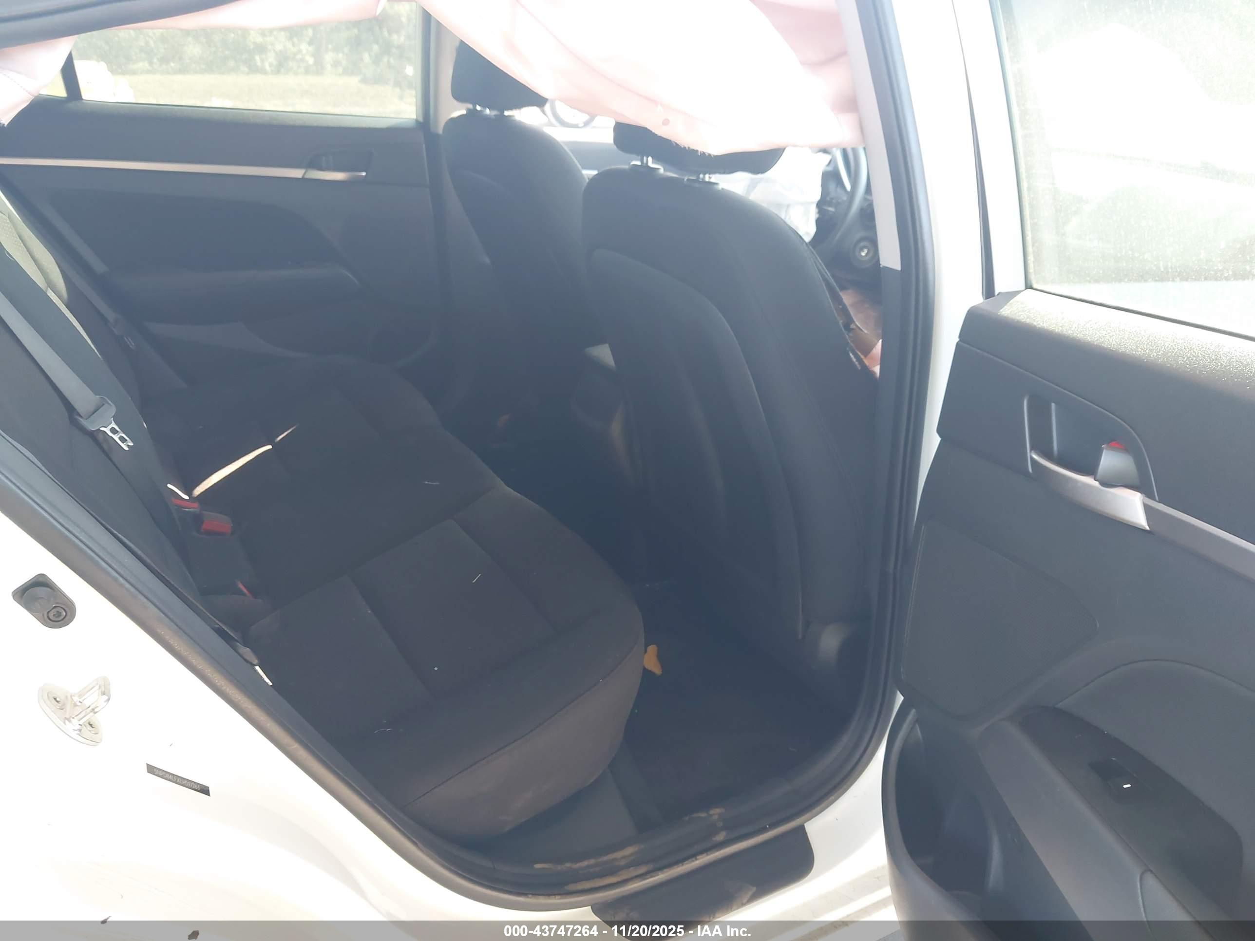 HYUNDAI ELANTRA image 8
