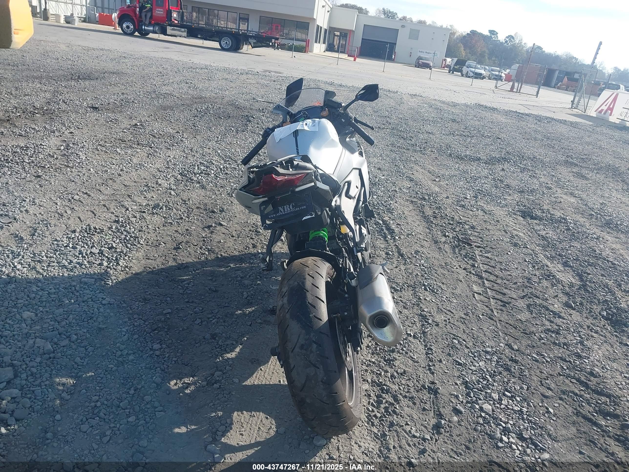 KAWASAKI ZX400 image 6