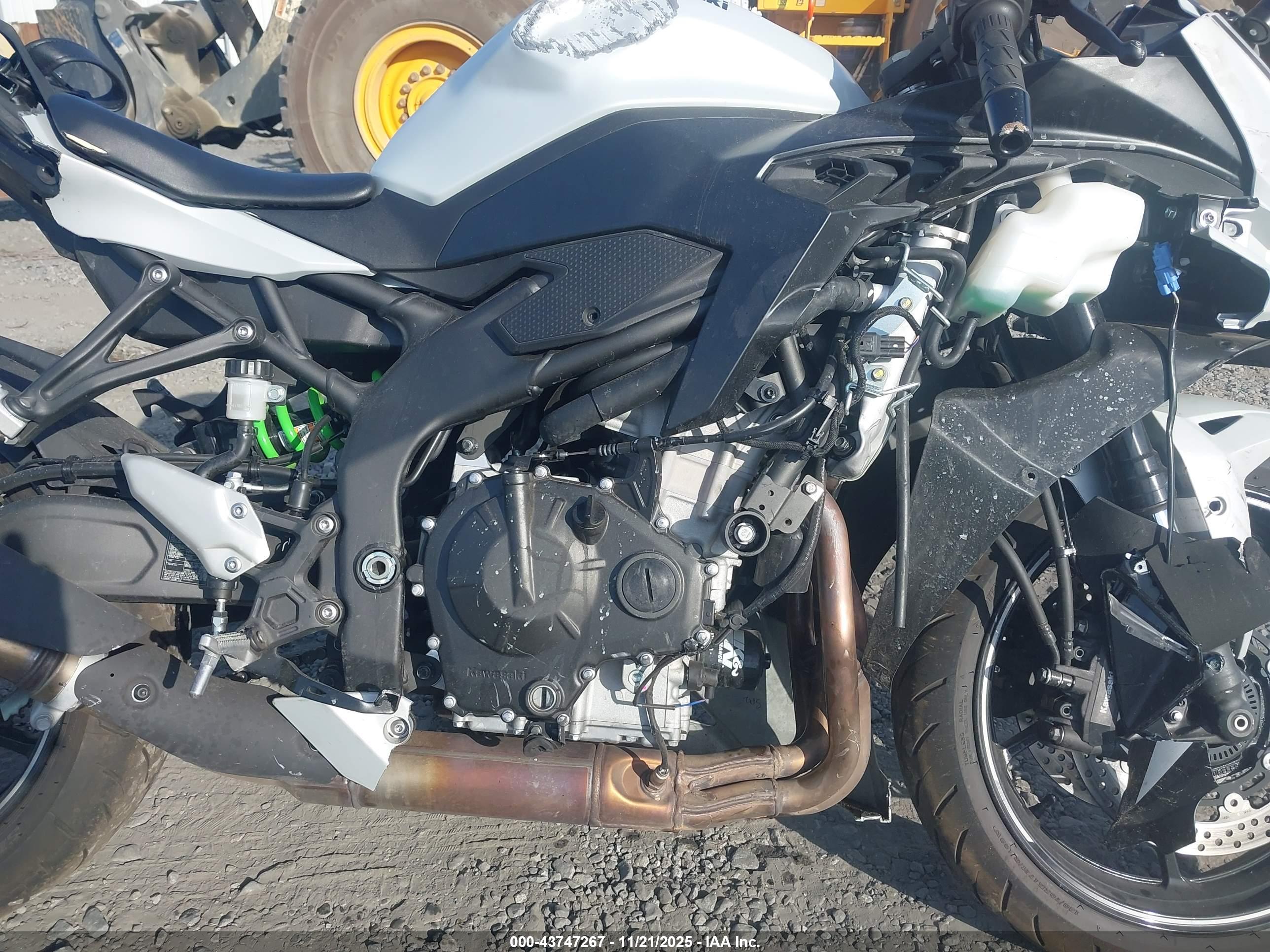 KAWASAKI ZX400 image 8
