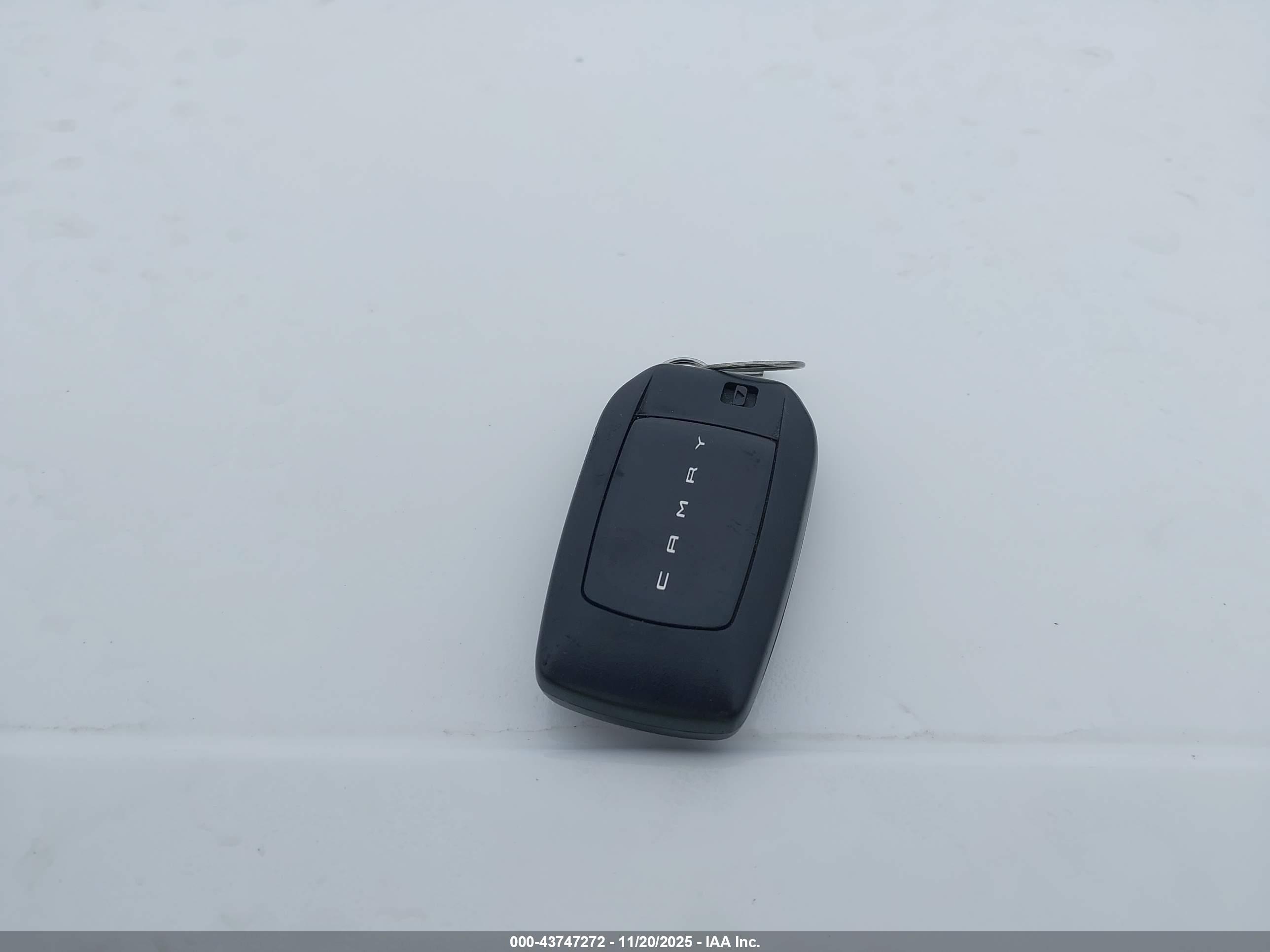 TOYOTA CAMRY image 11