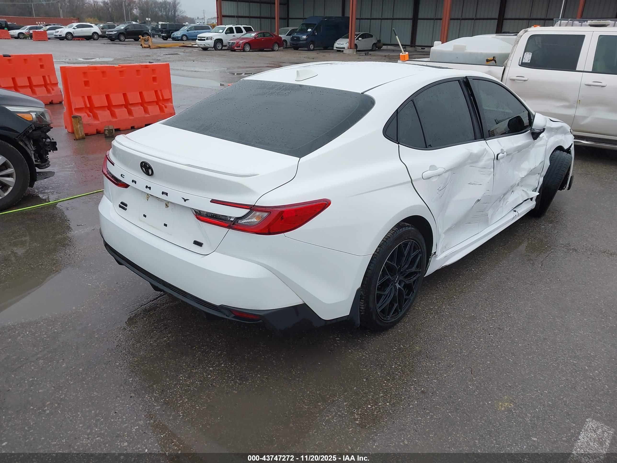 TOYOTA CAMRY image 4