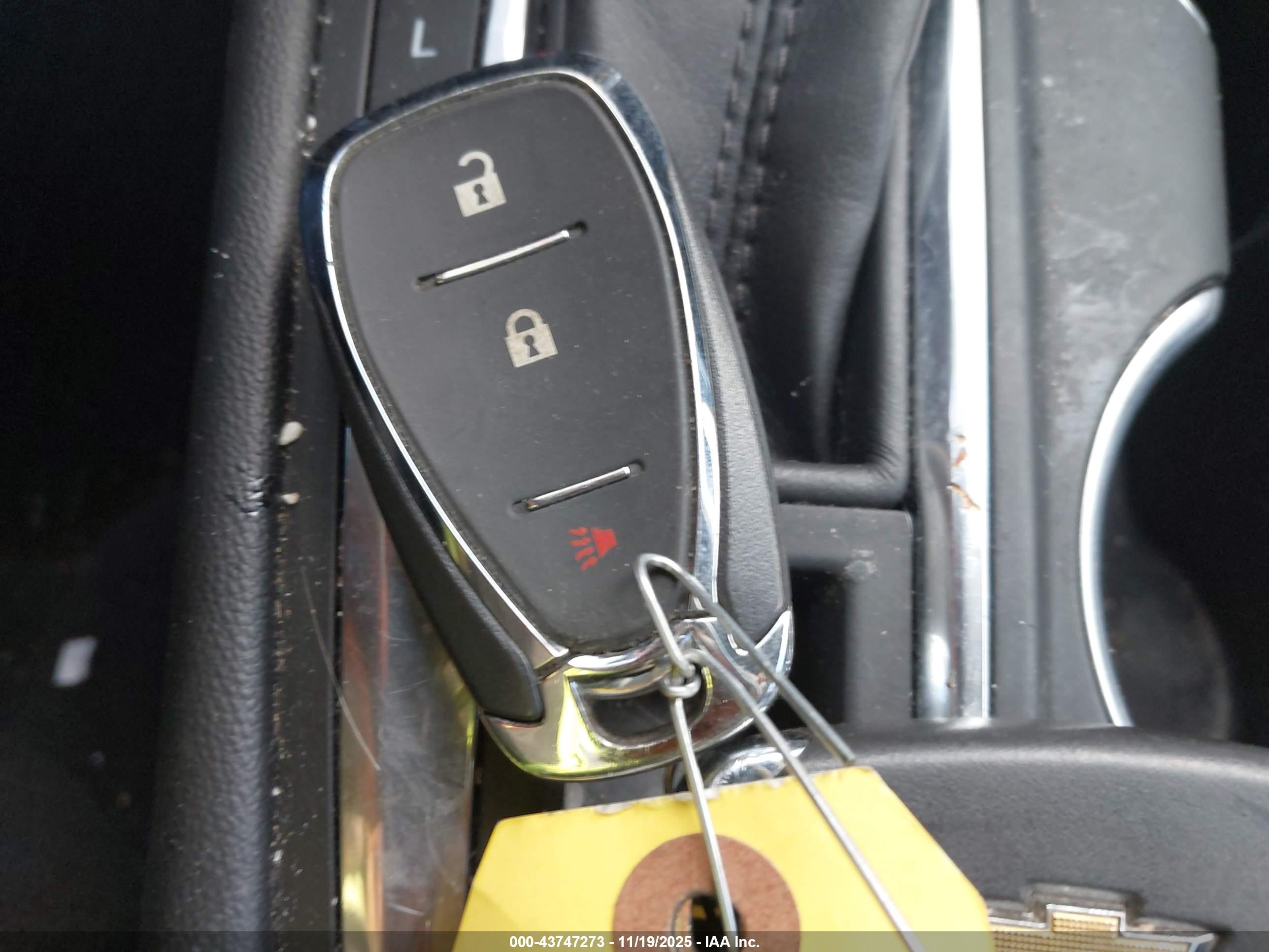 CHEVROLET EQUINOX image 11
