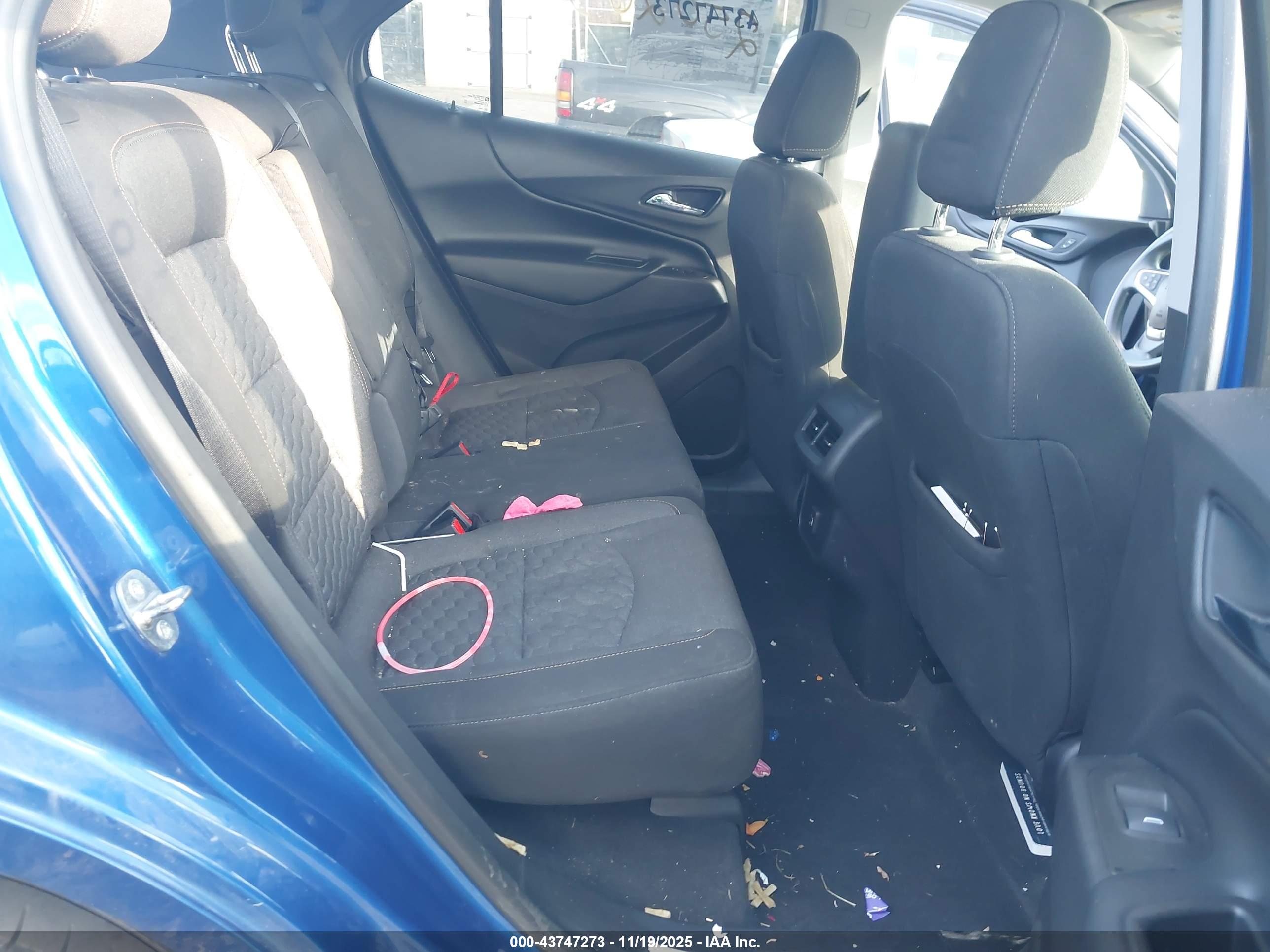 CHEVROLET EQUINOX image 8