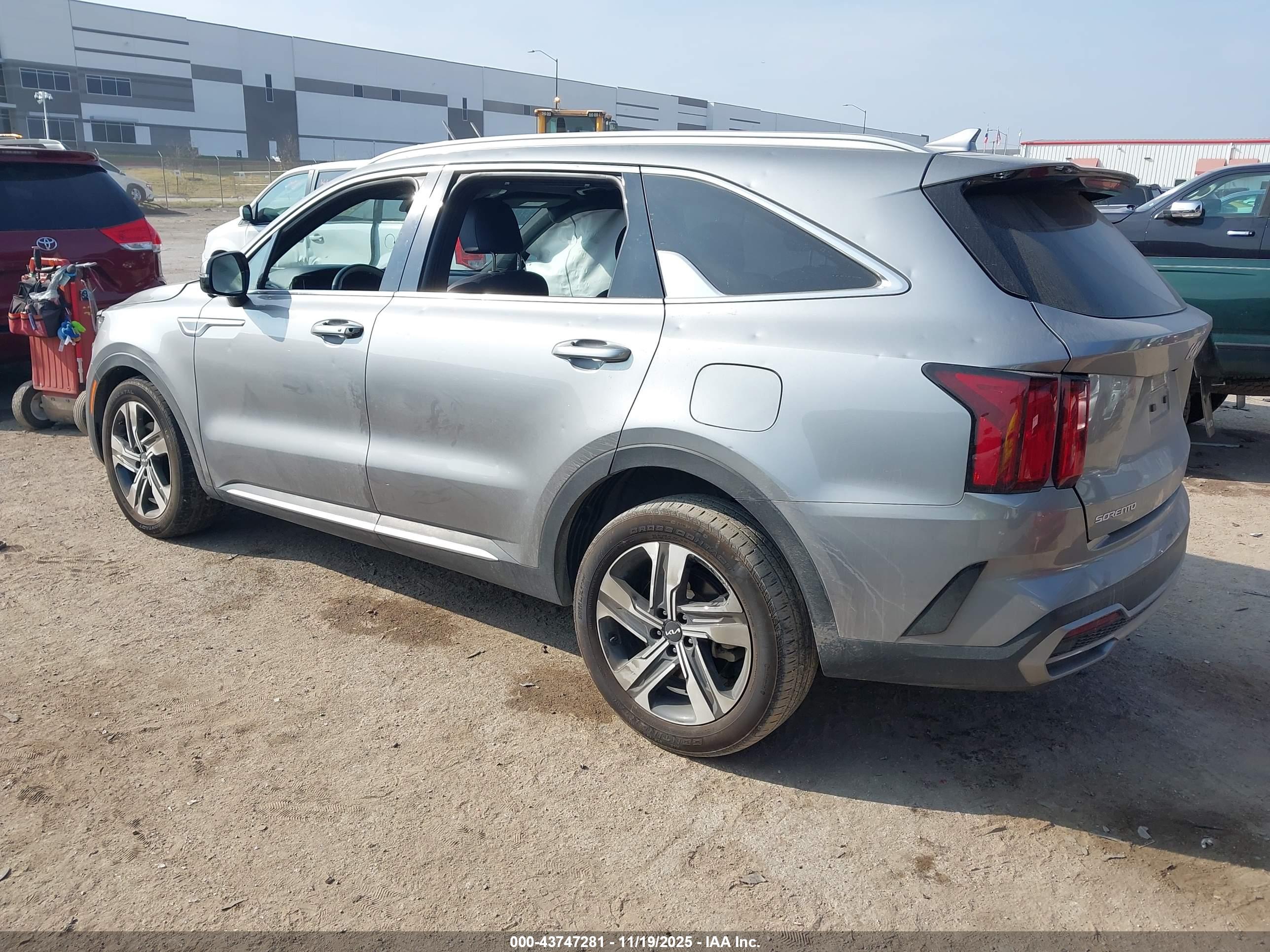 KIA SORENTO image 3