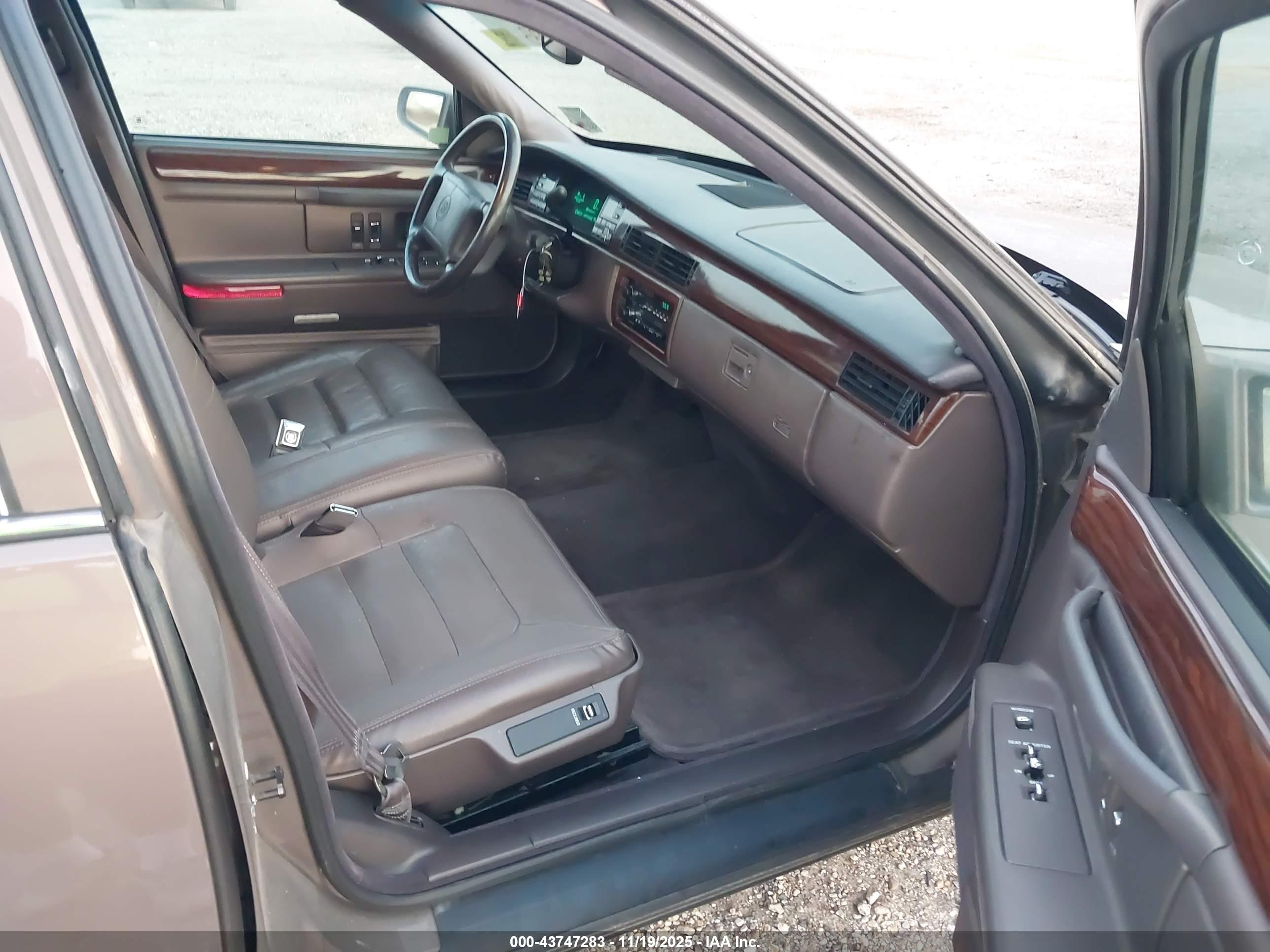 CADILLAC DEVILLE image 5