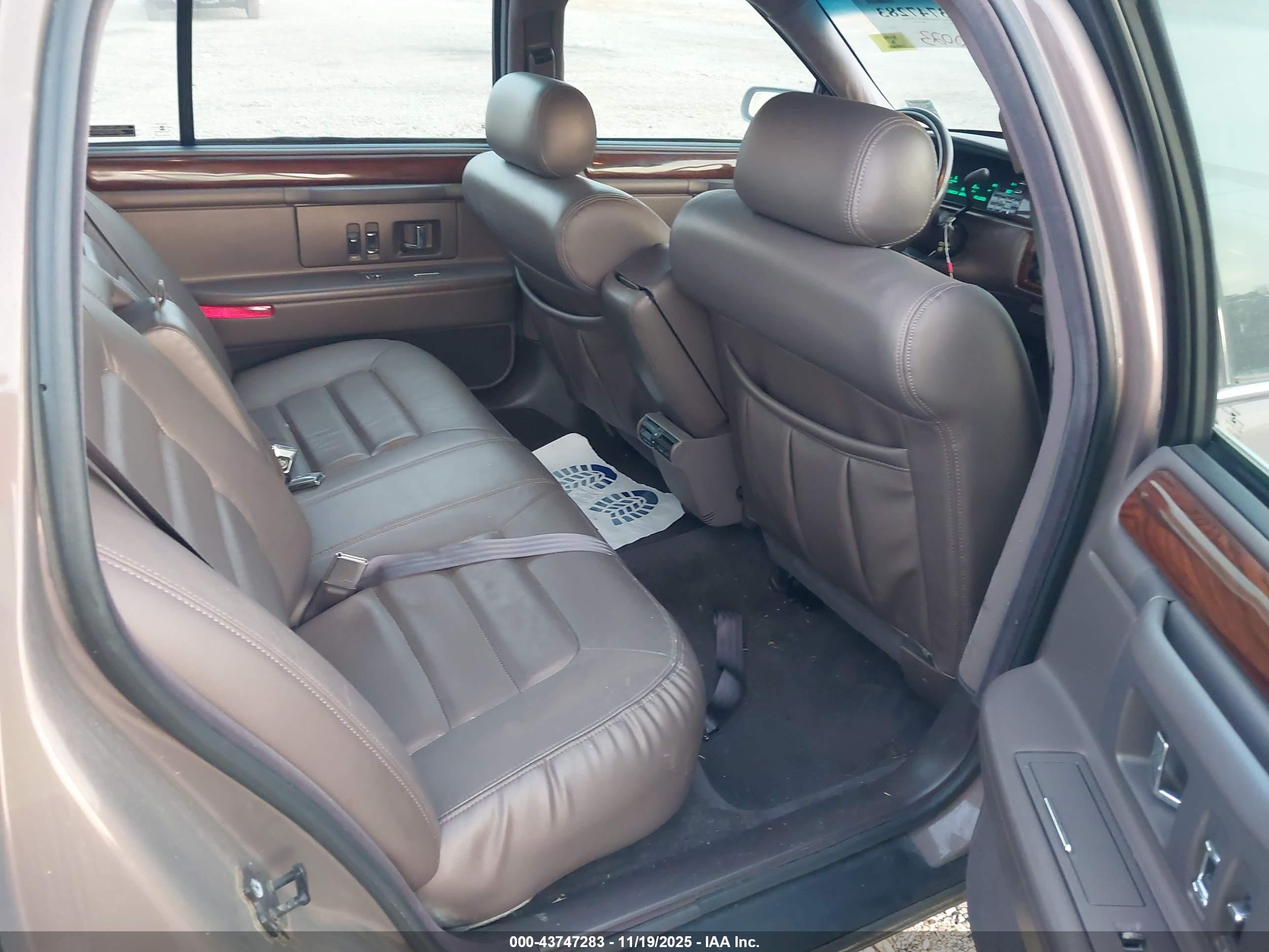 CADILLAC DEVILLE image 8