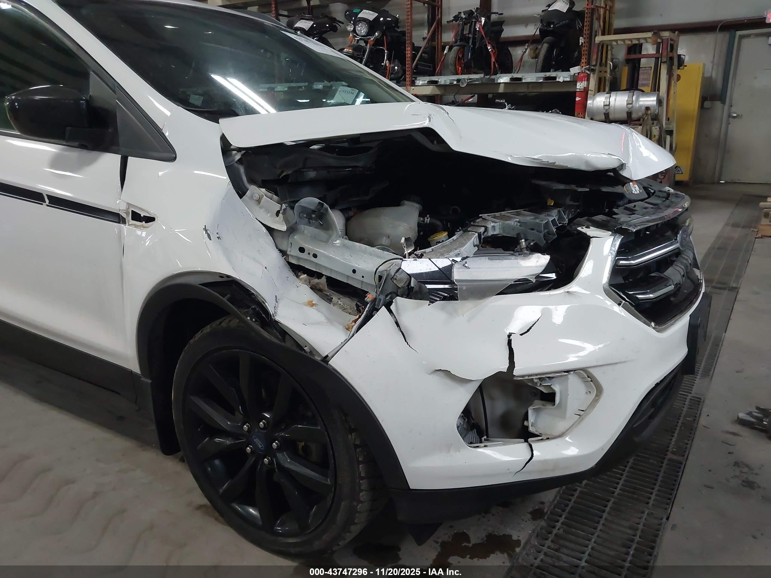 FORD ESCAPE image 6